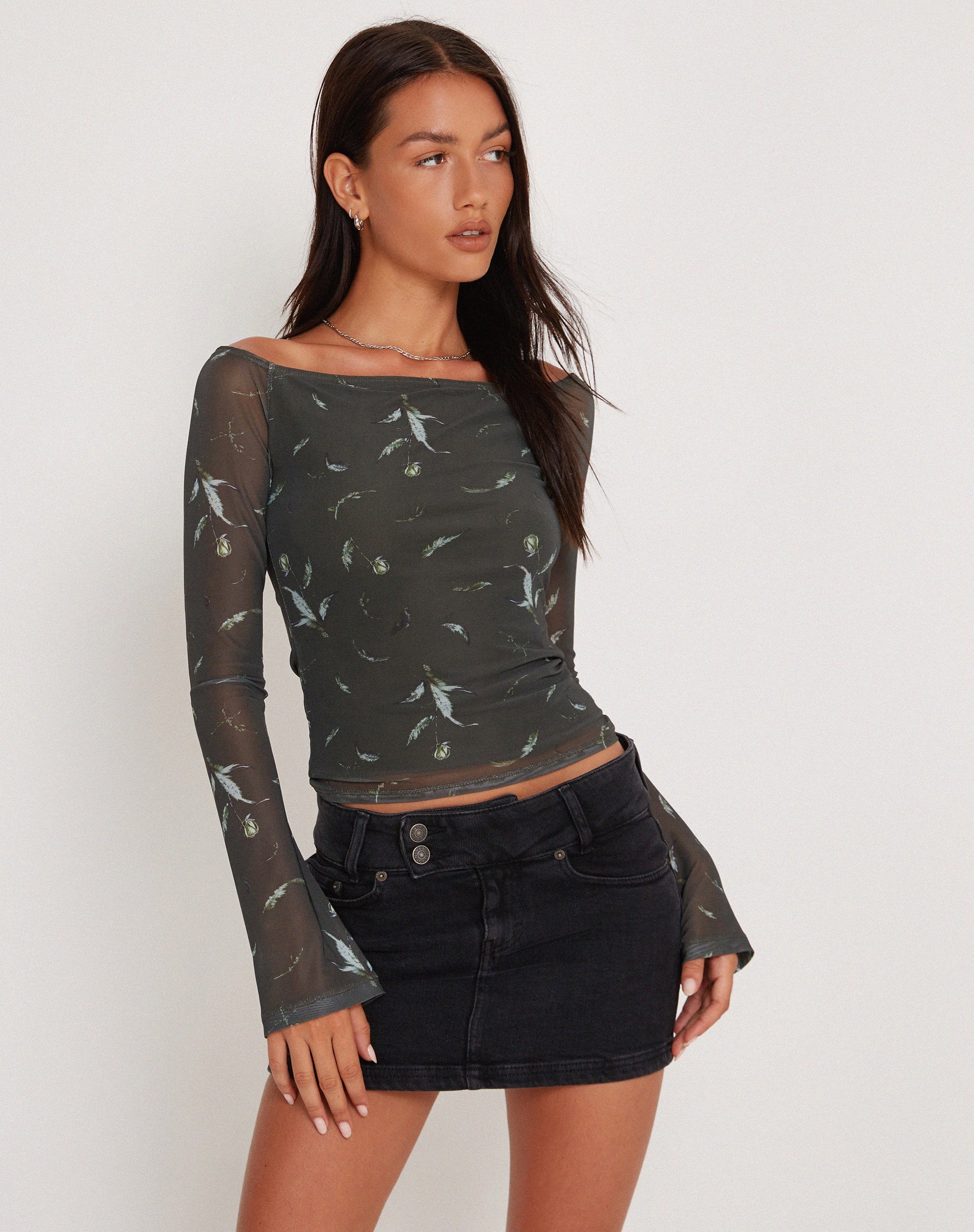 Image of Neira Bardot-Top mit langen Ärmeln aus Mesh in floralem Khaki-Silhouette