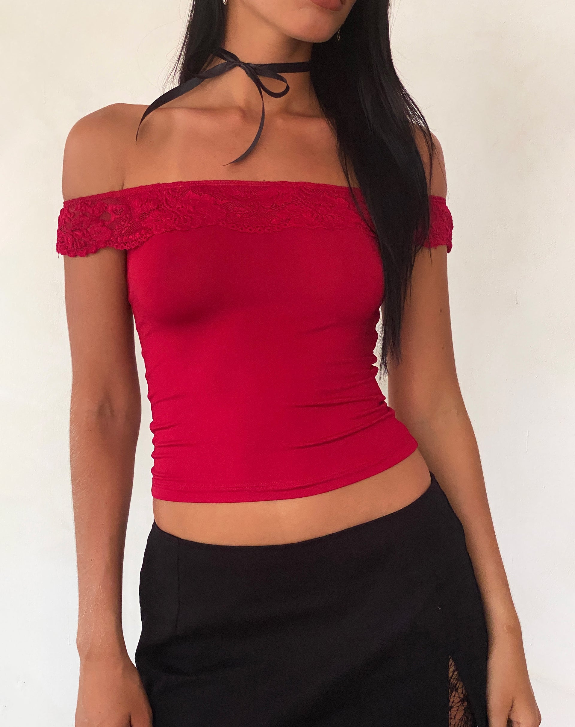 Image of Nesel Bardot Top aus glitzernder Spitze Rot