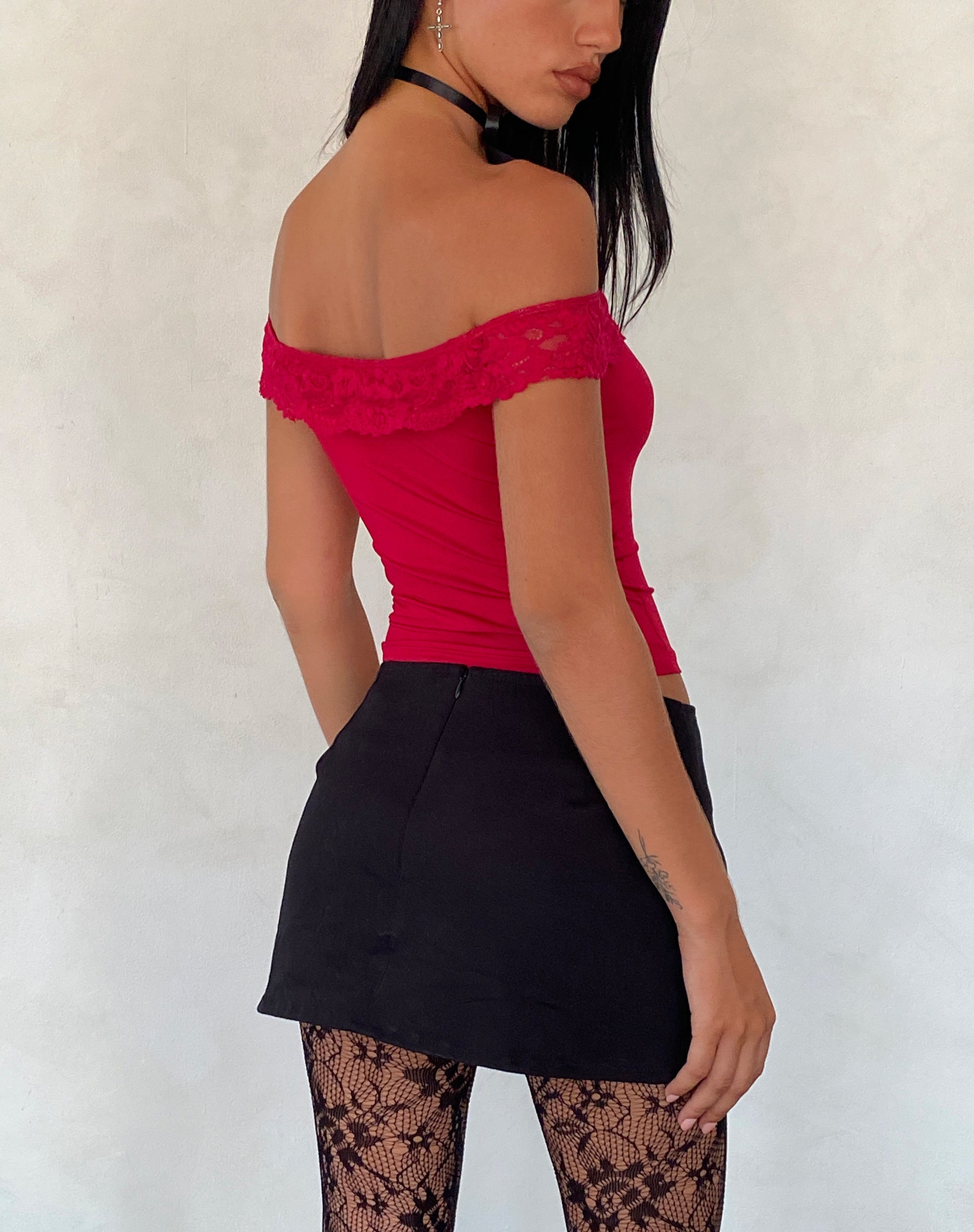 Image of Nesel Bardot Top aus glitzernder Spitze Rot