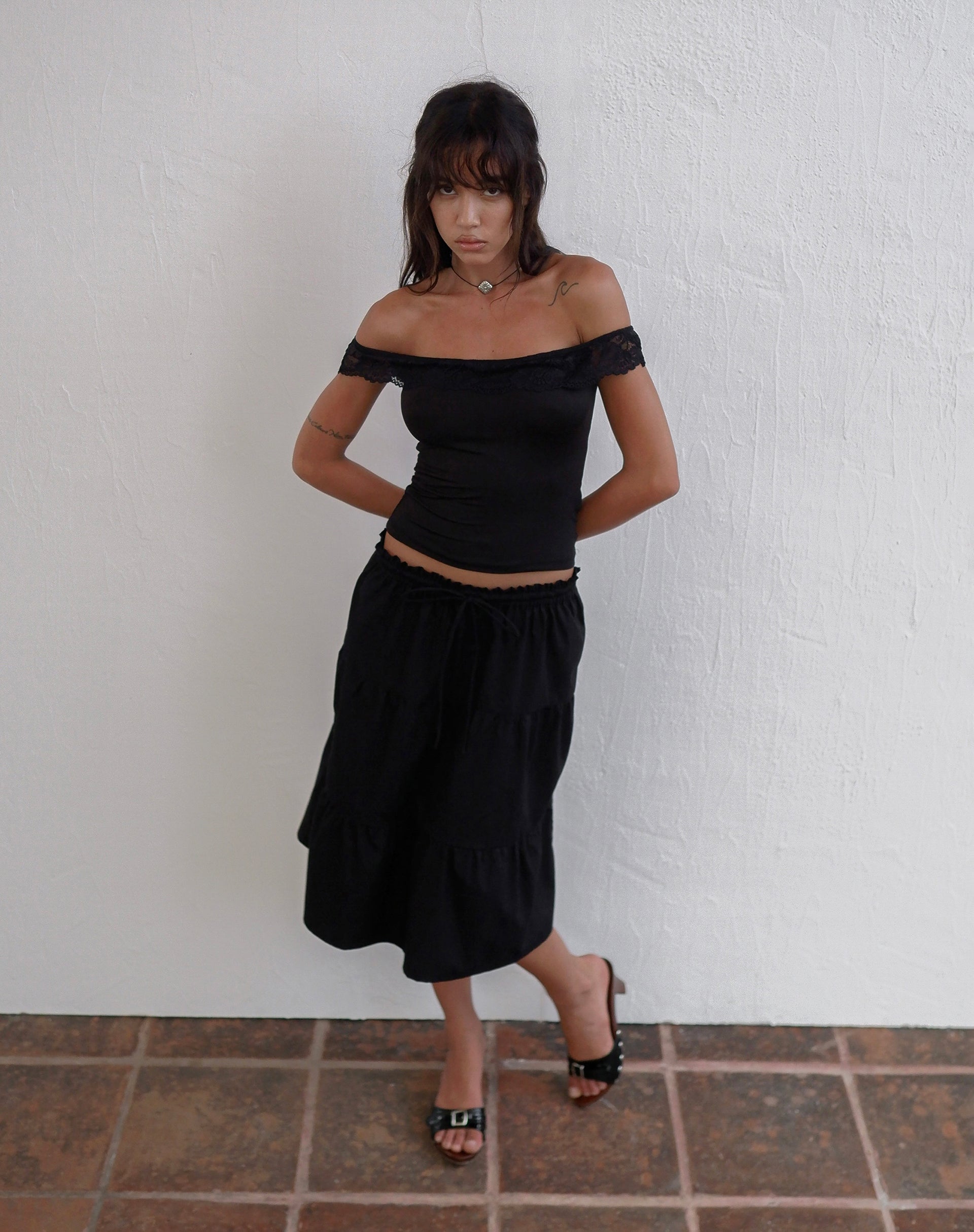 Image of Nesel Bardot Top aus glitzernder Spitze Schwarz