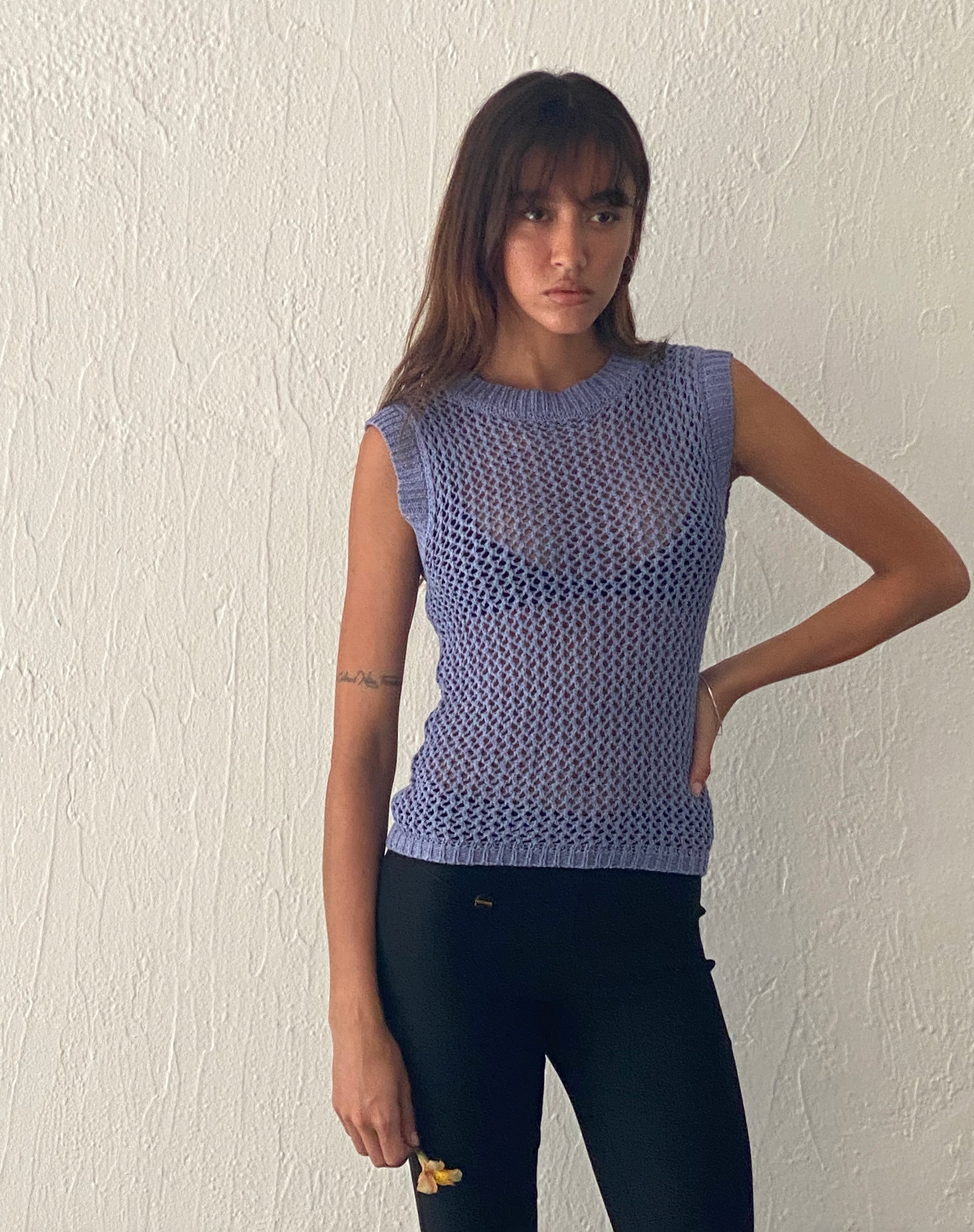 Image of Nibura Open Back Vest Top in blauem Strick