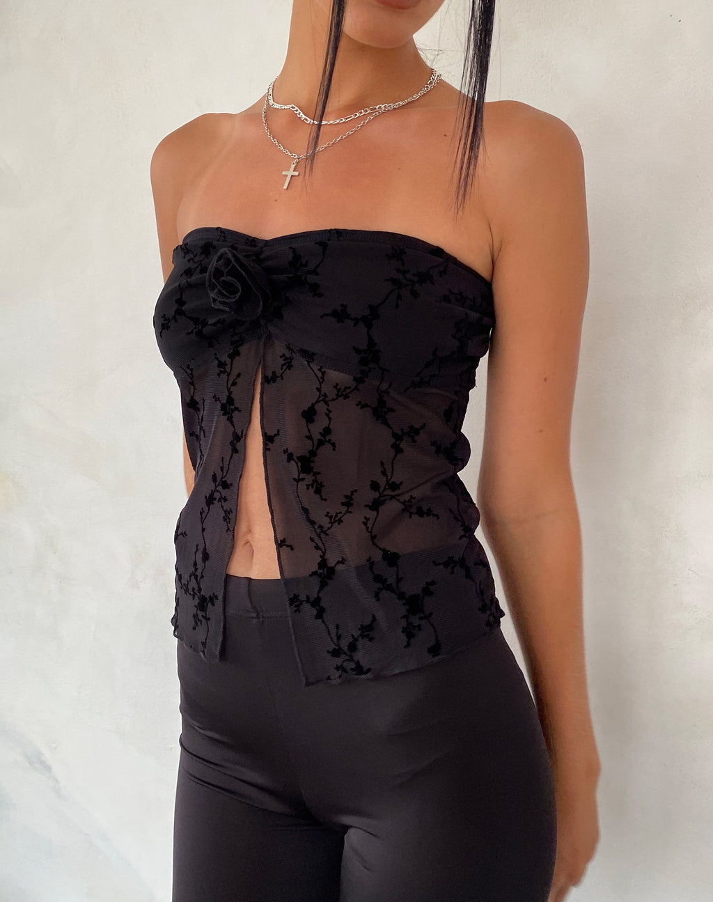 Nicola Butterfly Top in Vine Flower Schwarz