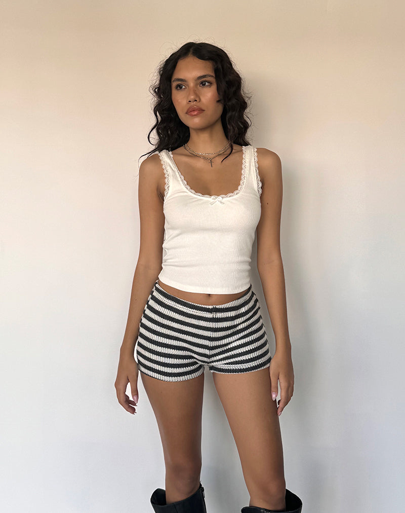 Bild von Nikaya Shorts in Streifenstrick Schwarz und Weiß
