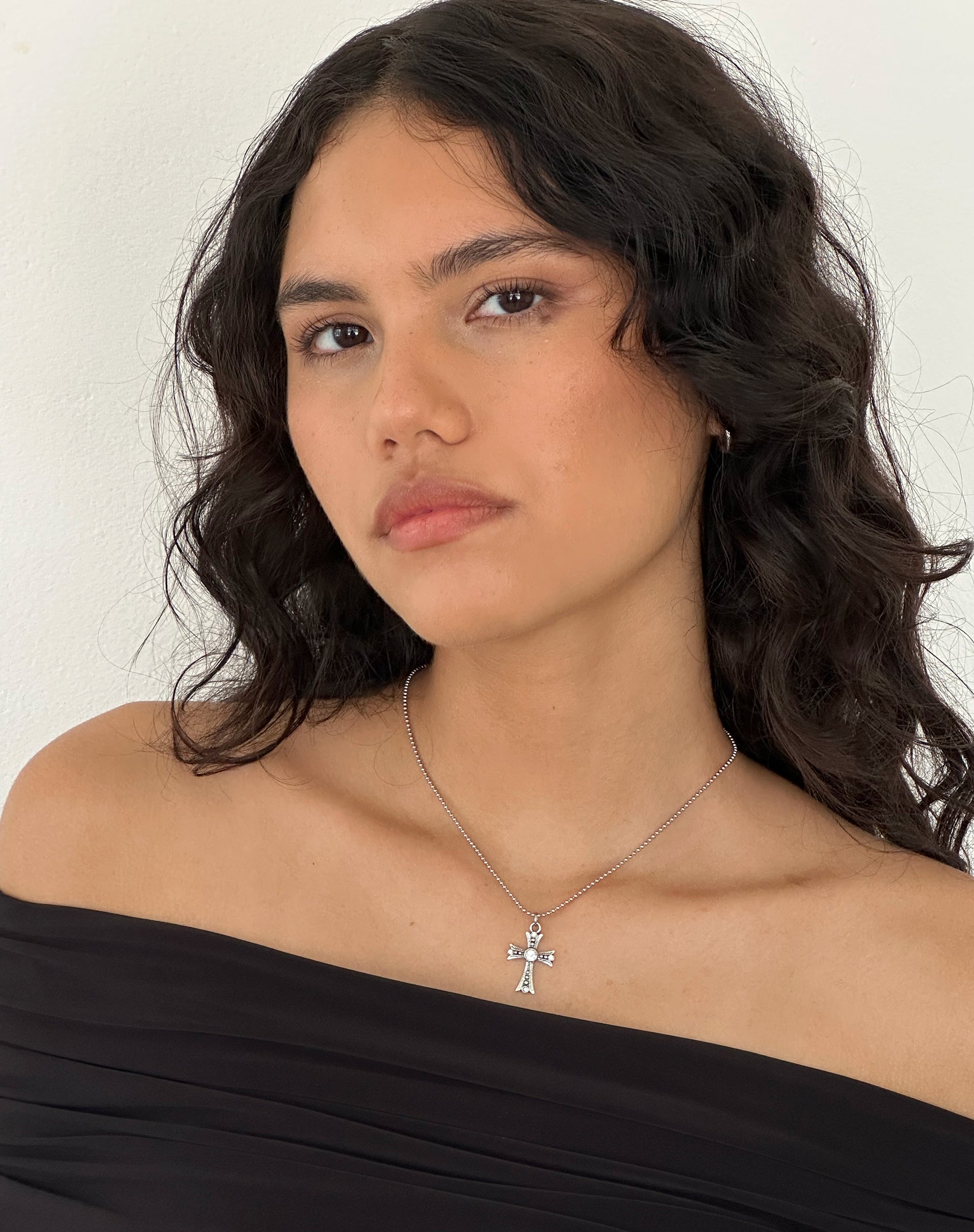 Bild von Niki Silber Kreuz Halskette von Gemini Jewels