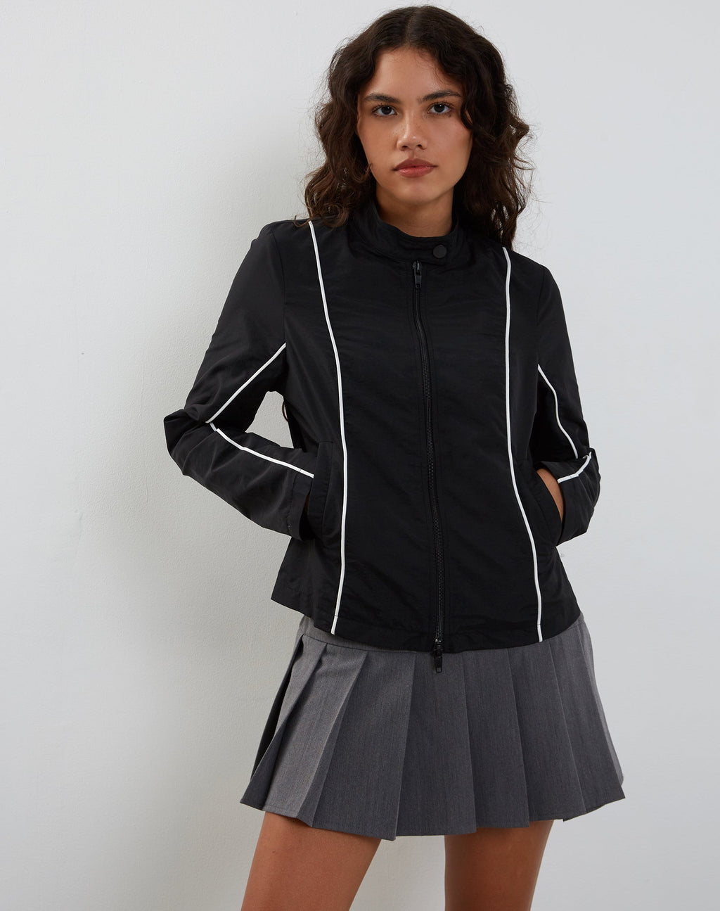Nila Zip Up Biker Jacke aus schwarzem Nylon
