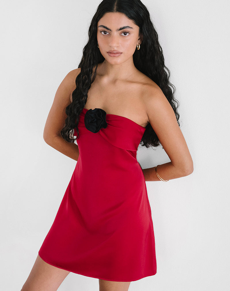 Image of Ninivala Kleid in Rot mit schwarzer Rosette
