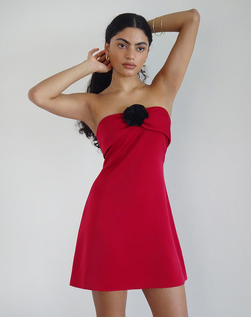 Ninivala Kleid in Rot mit schwarzer Rosette