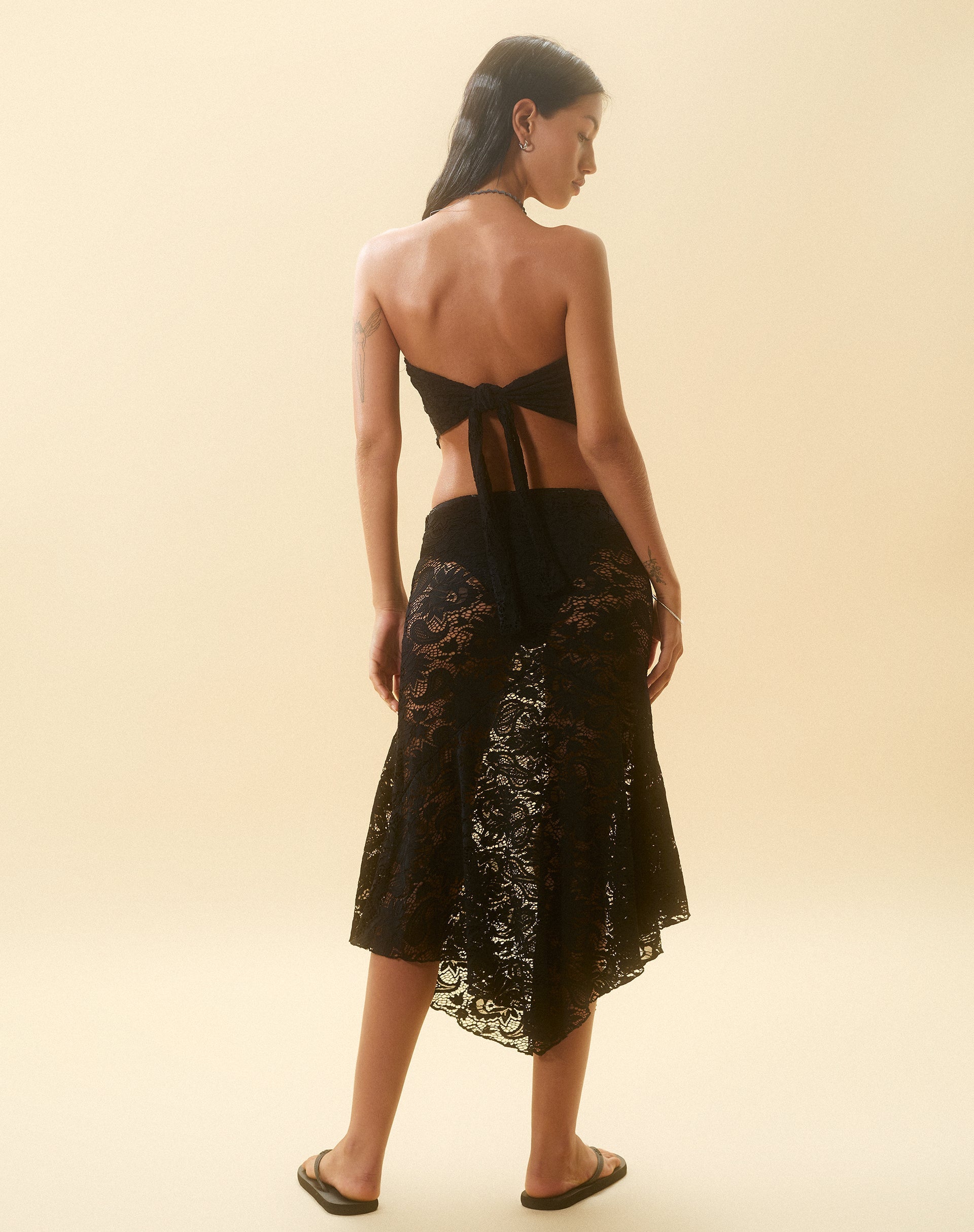 Bild von Vana Wasserfall Saum Spitze Midi-Rock in Jet Black