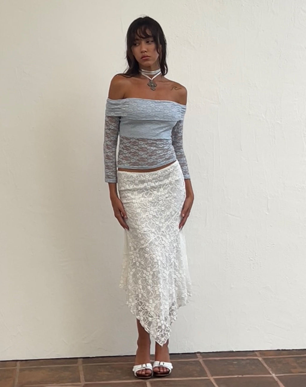 Nixie Langärmeliges Bardot-Top aus Spitze in Hellblau