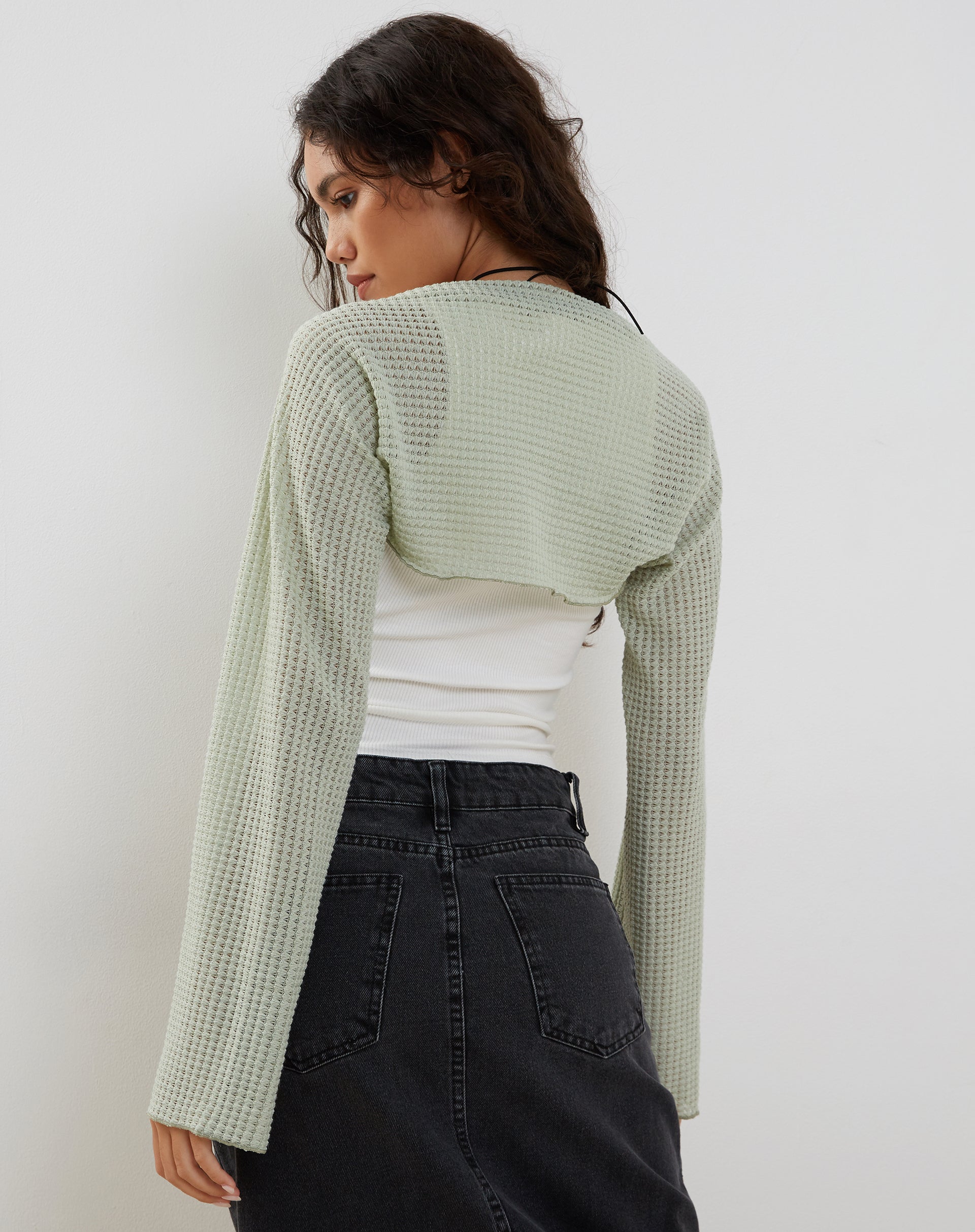 Image of Nobila Shrug Top in Salbei Strukturierte Häkelarbeit