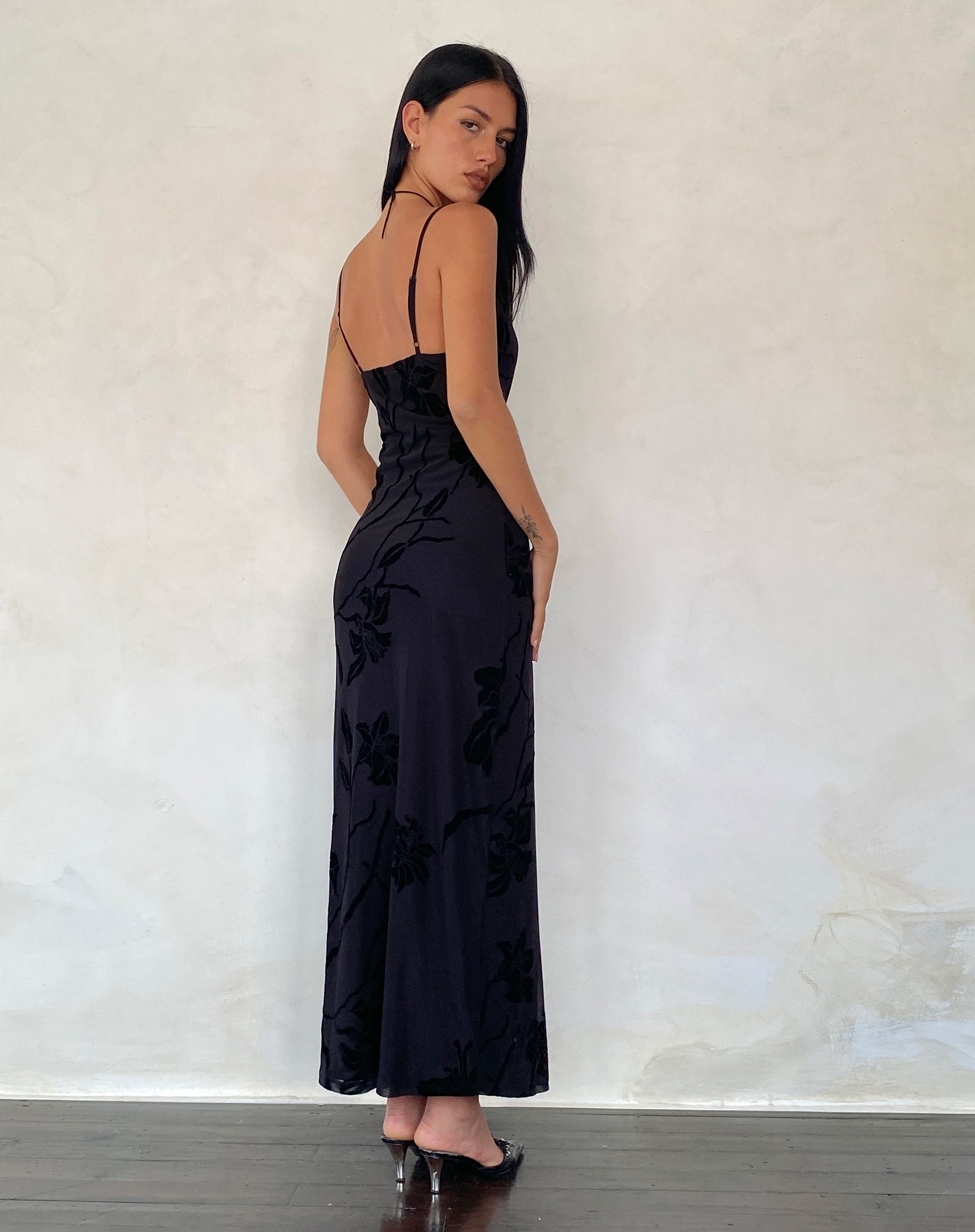 Image of Nodu Maxikleid in Orchideenflocke Schwarz