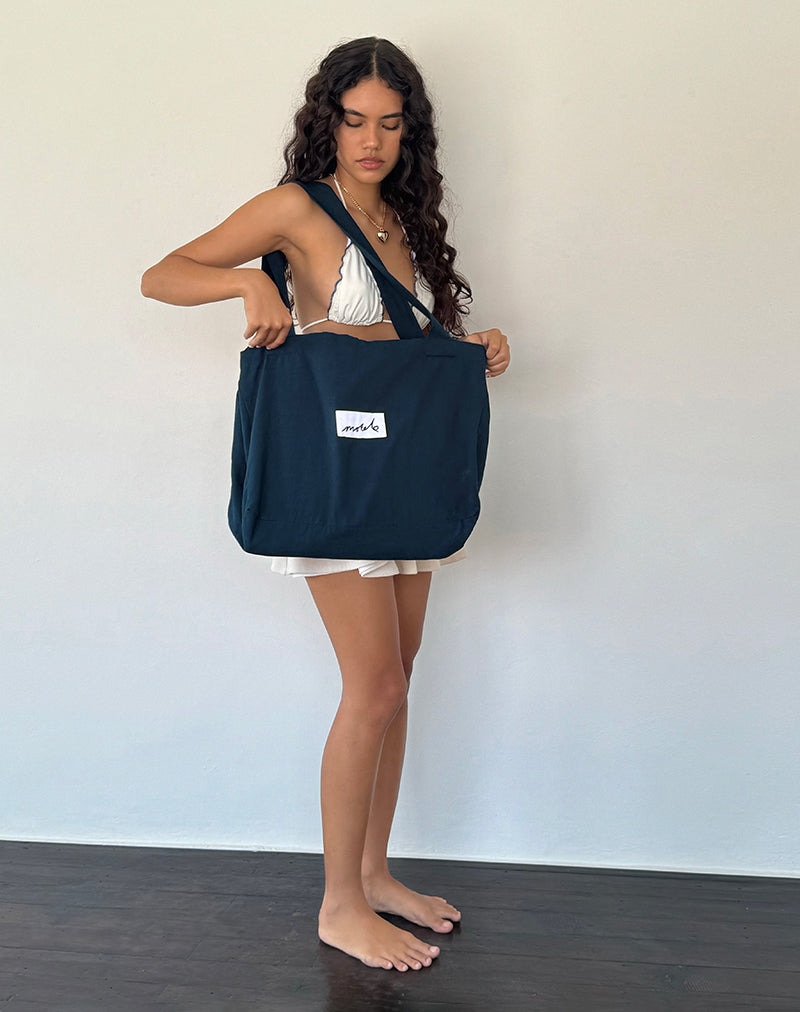 Image of Nola Totebag in Marineblau mit Motel Love-Stickerei