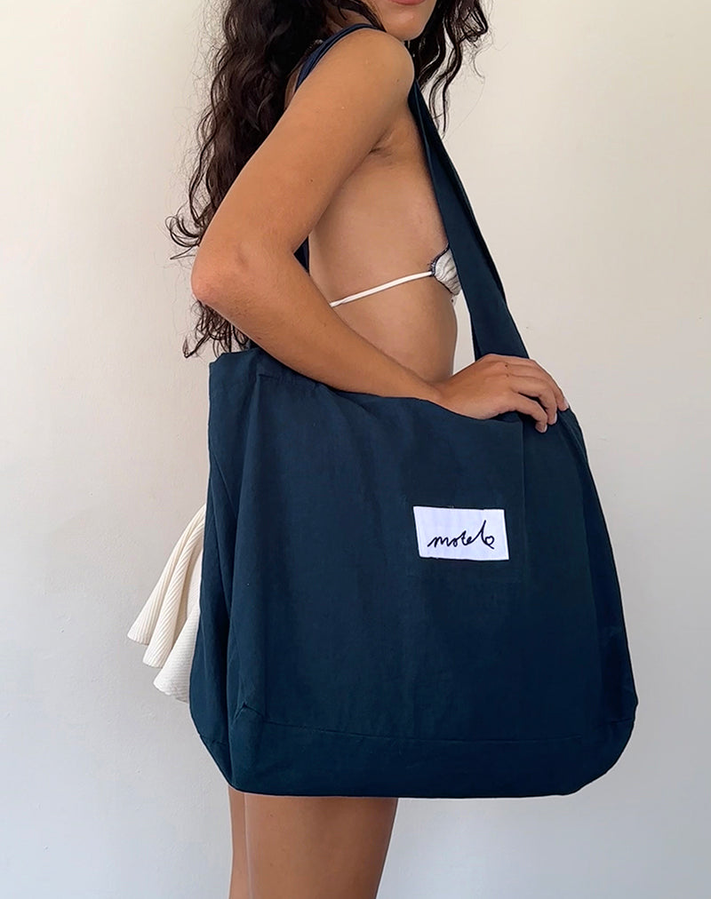Image of Nola Totebag in Marineblau mit Motel Love-Stickerei