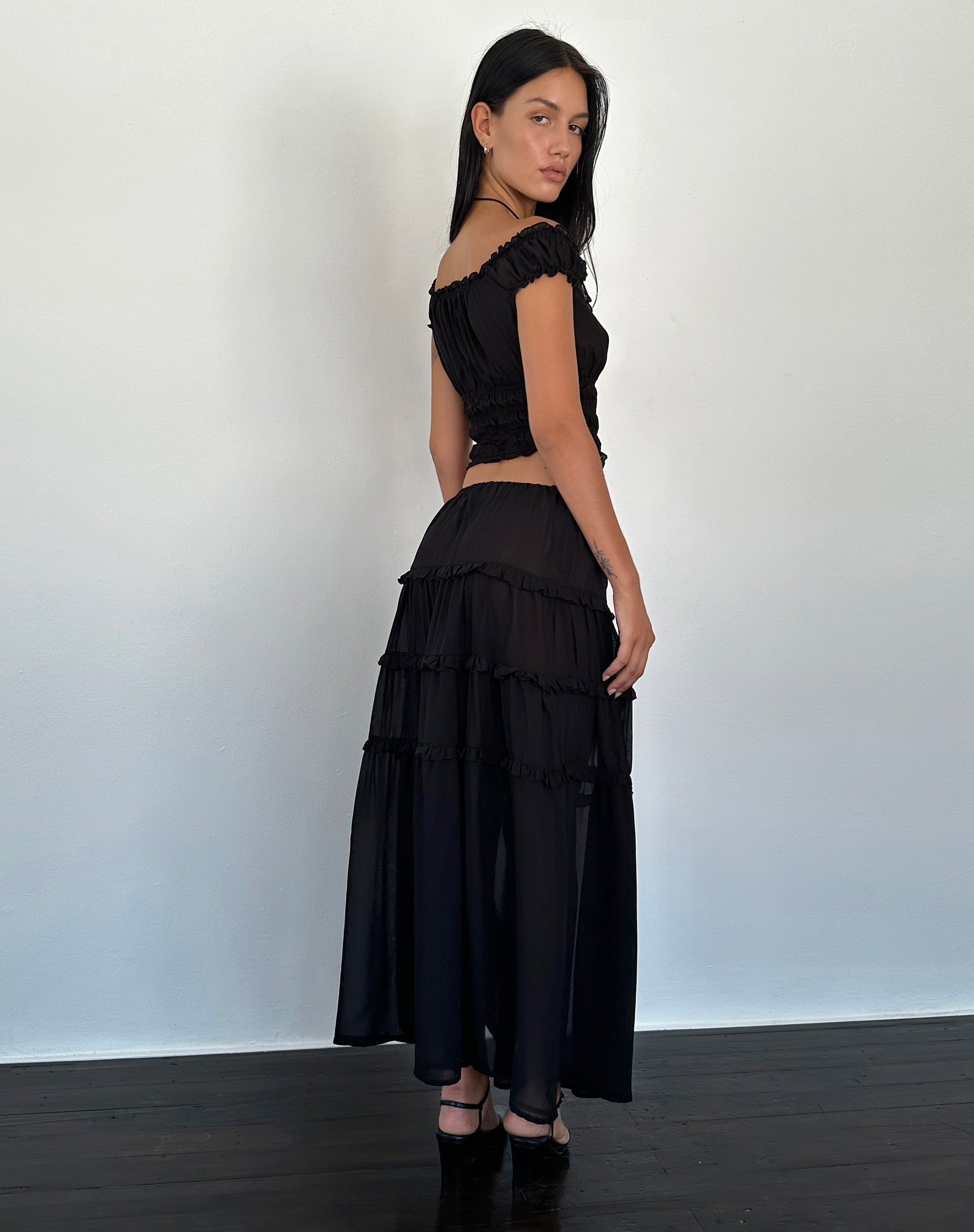 Bild von Norah Stufen-Maxirock aus schwarzem Chiffon