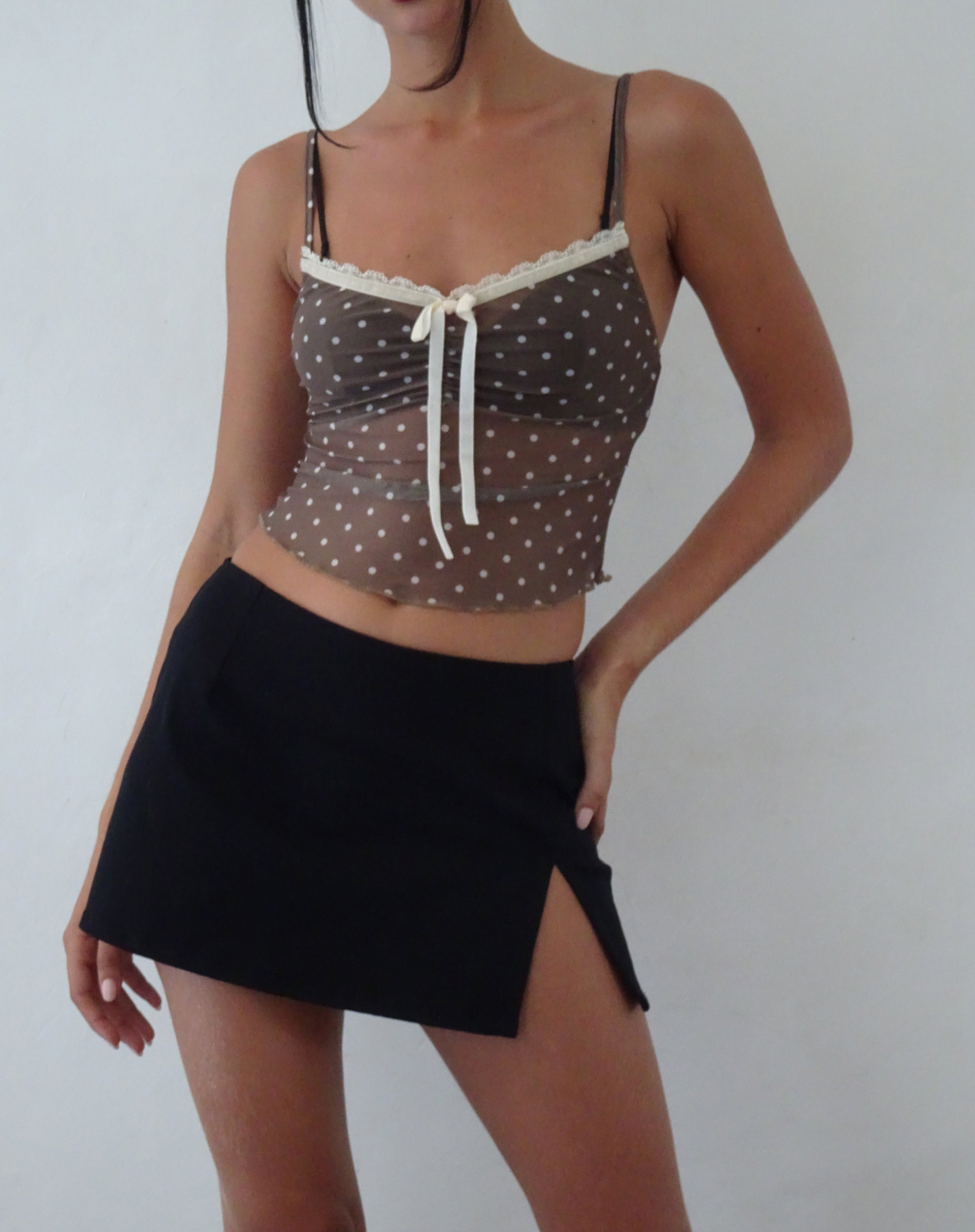 Bild von Norde Cami Top in Braun und Weiß Polka