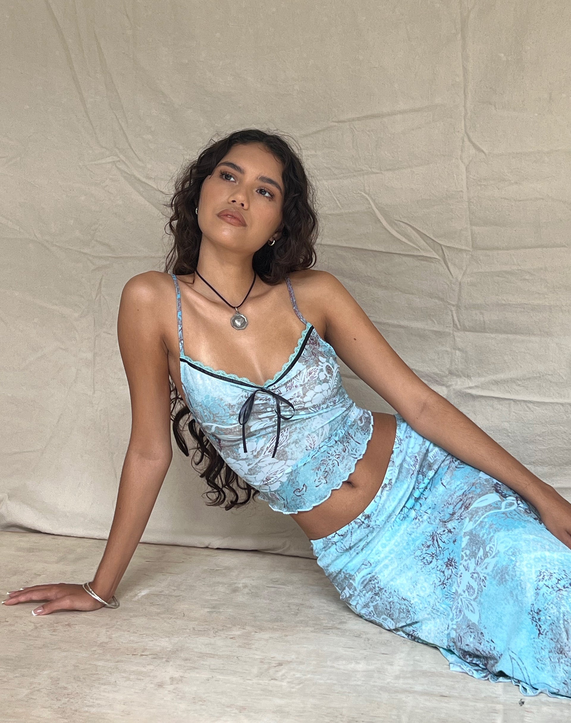 Bild von Norde Cami Top in Blau Paisley Abstrakt Rustikal