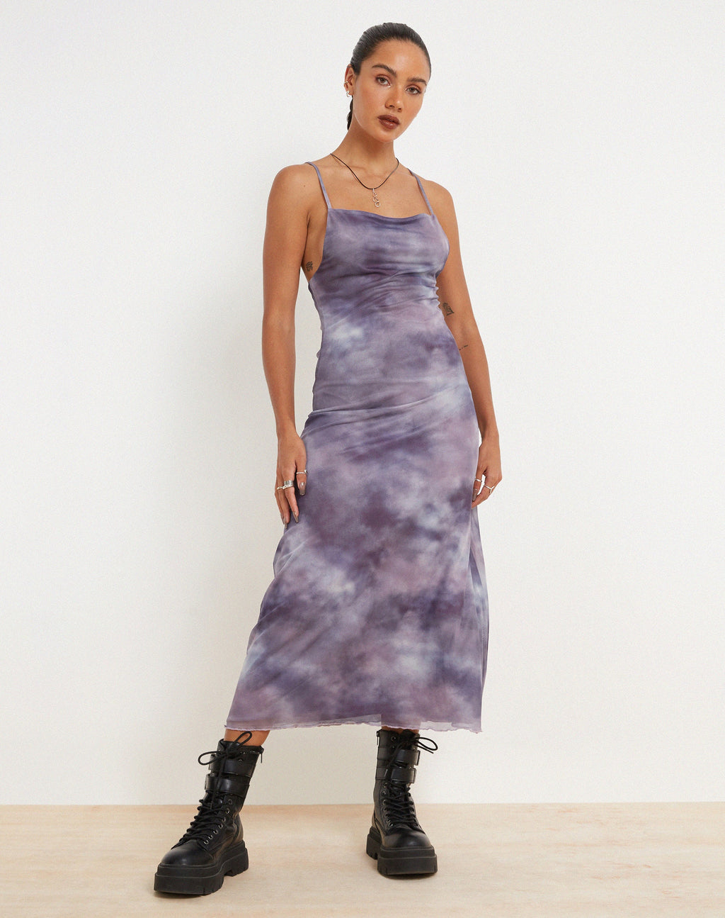 Norishi Bedrucktes Midikleid aus Mesh in Smokey Gradients Violett