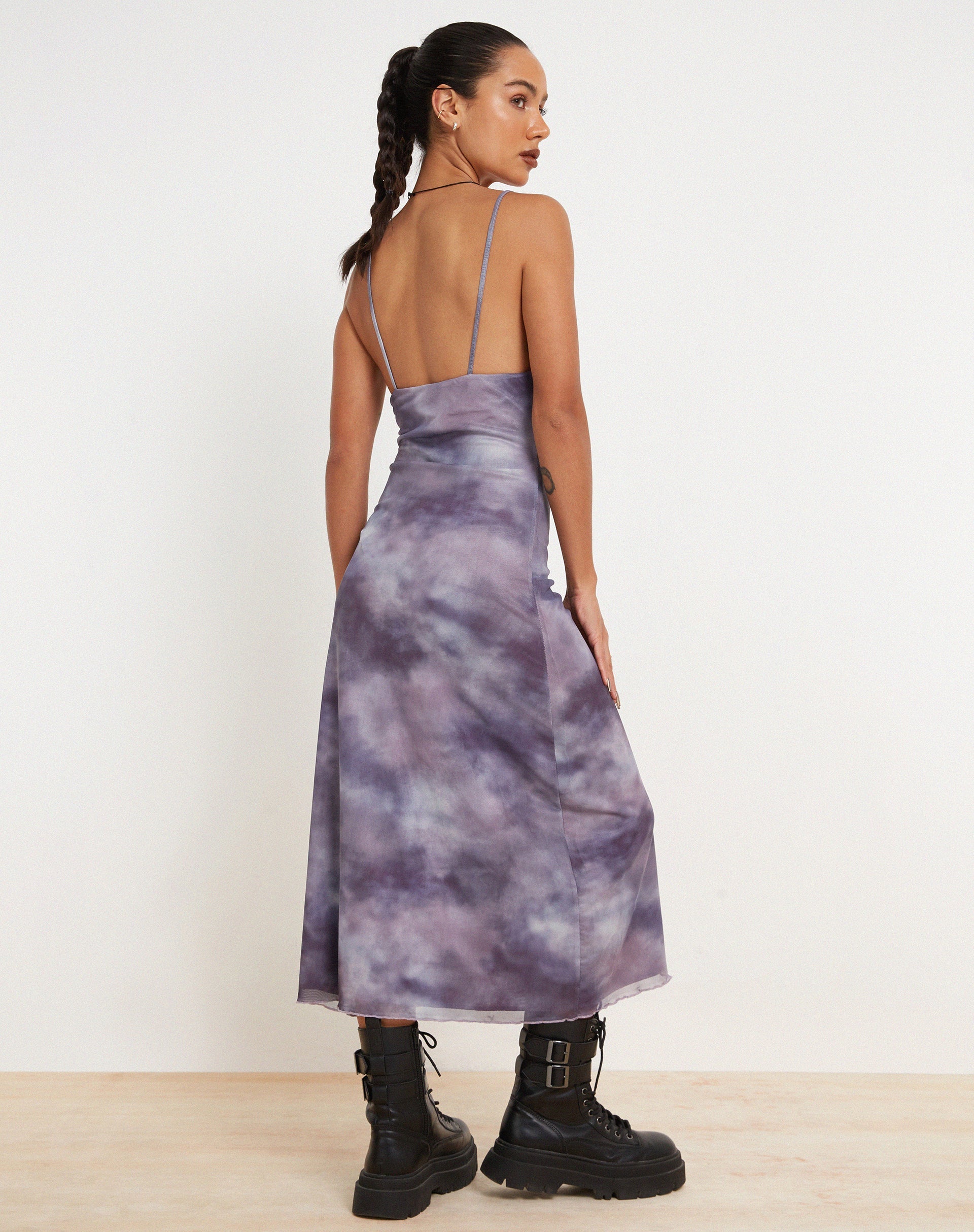 Bild von Norishi Bedrucktes Midikleid aus Mesh in Smokey Gradients Violett
