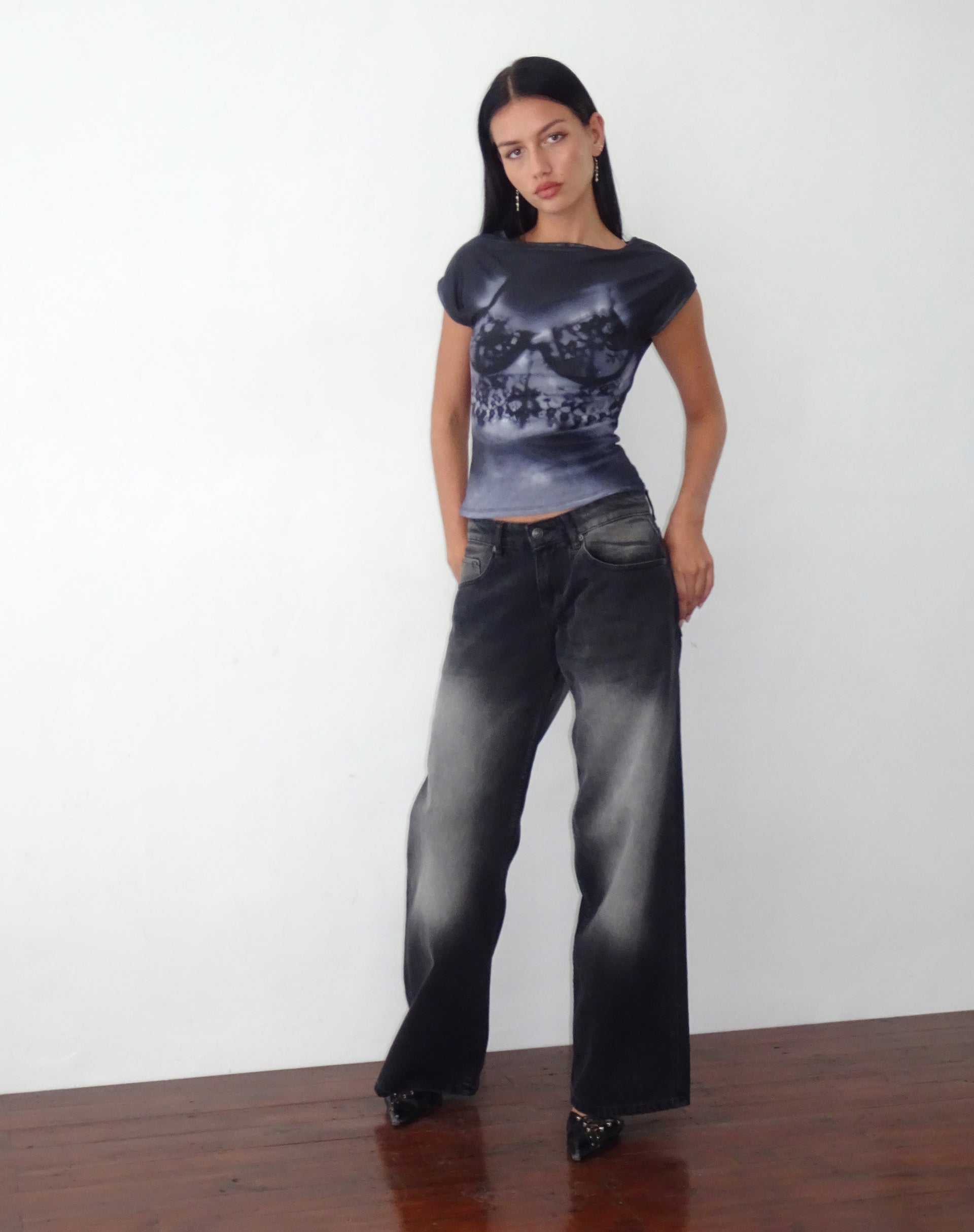 Image of Nova Top mit Spitzen-Scan-Motiv in Schwarz