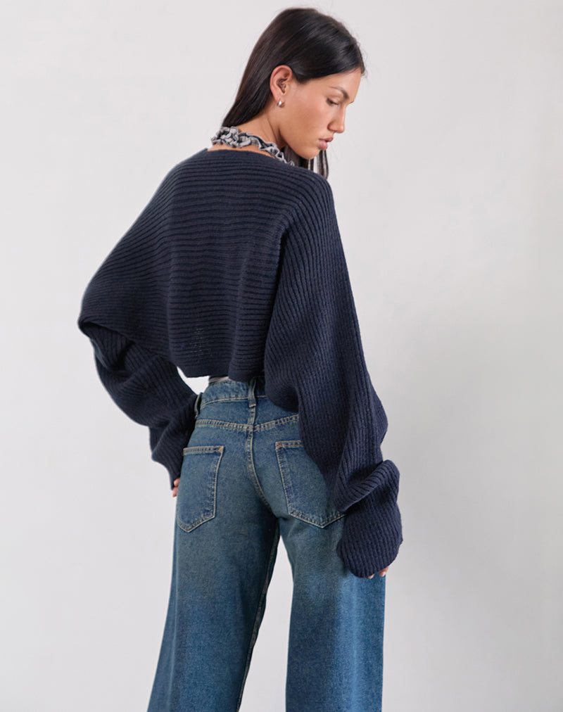 Bild von Nuria Shrug in Marineblau