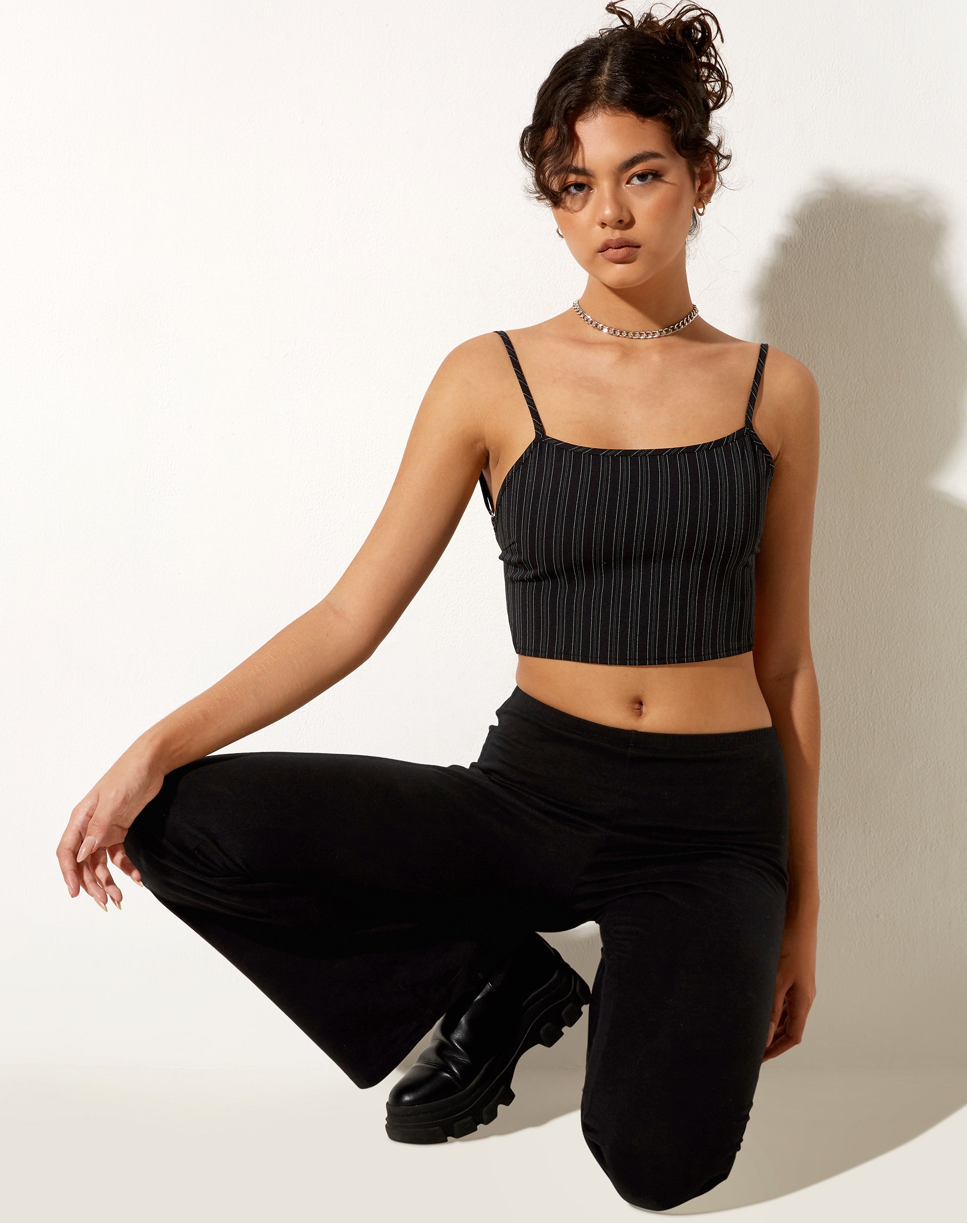 Image of Ojjas Crop Top in unregelmäßigen Streifen Schwarz