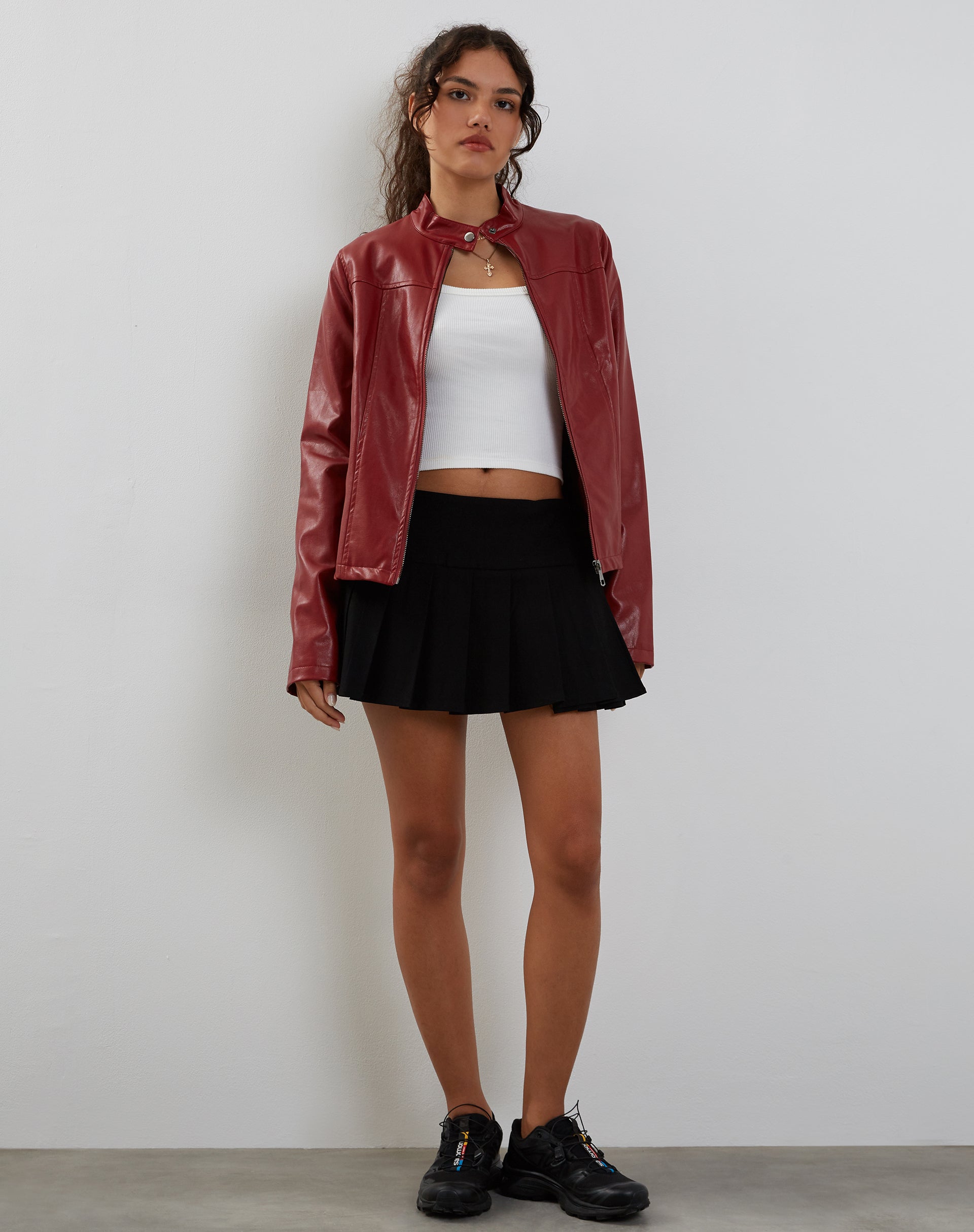 Image of Olivia Jacke in PU Blutrot