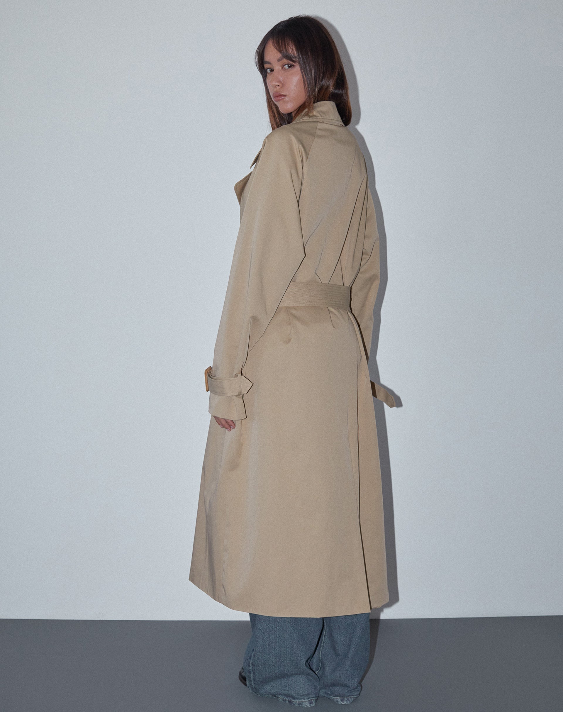 Image of Orcati Zweireihiger Trenchcoat in Tan