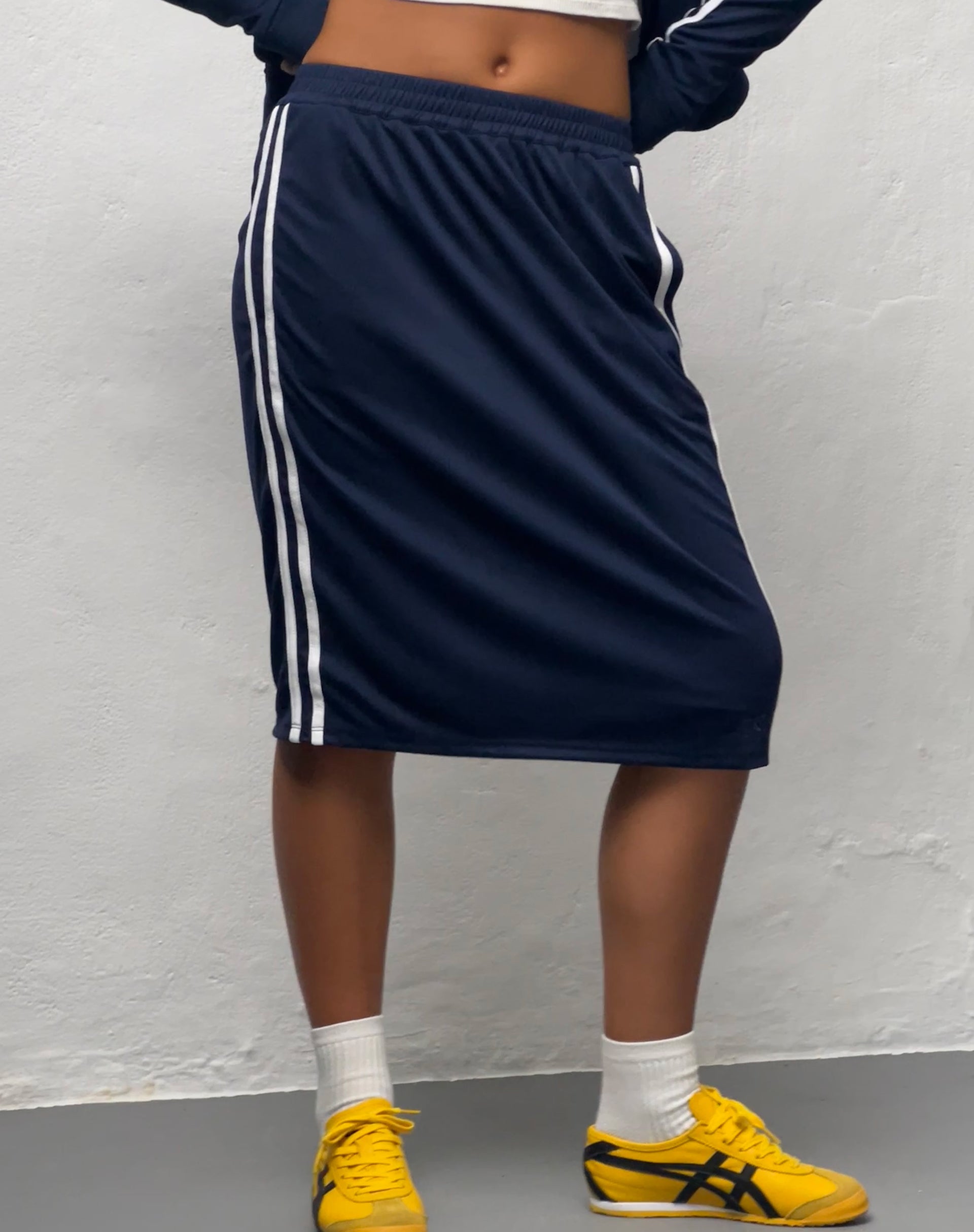 Bild von Kaizen Midirock in Marineblau mit weißem Doppelstreifen