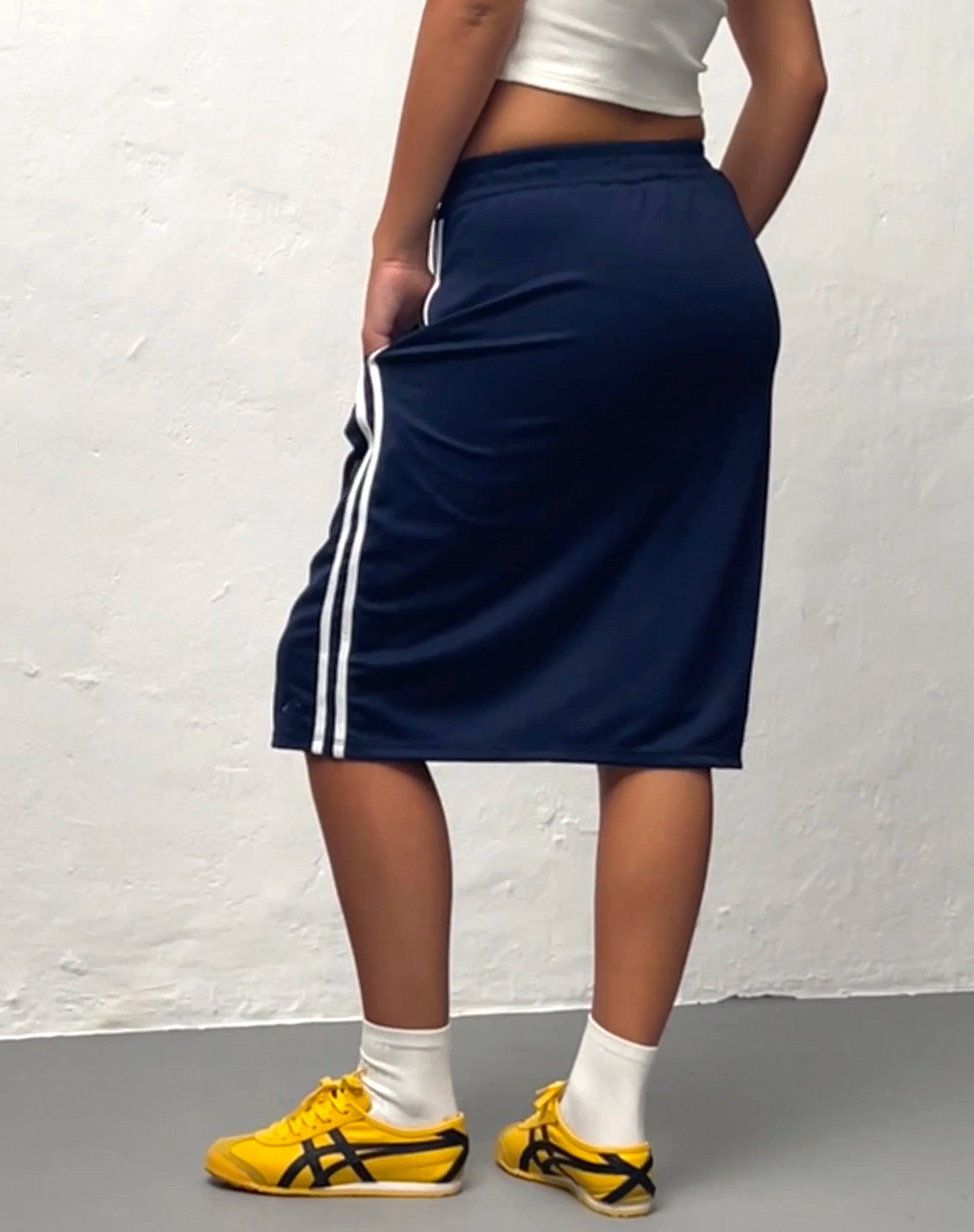Bild von Kaizen Midirock in Marineblau mit weißem Doppelstreifen