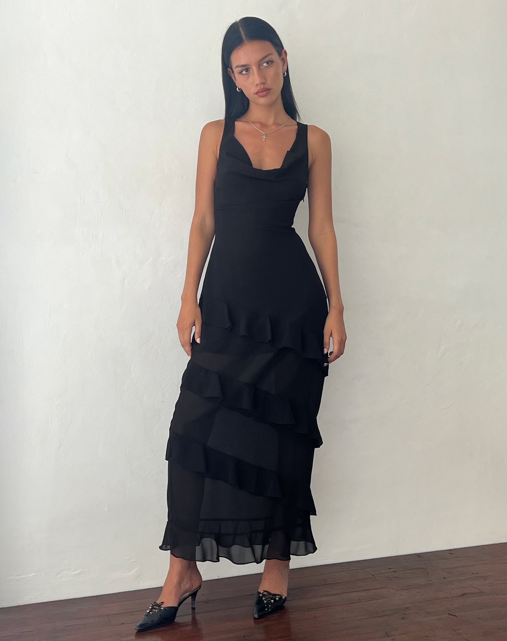 Image of Otna Chiffon-Maxikleid mit Rüschenbesatz in Schwarz
