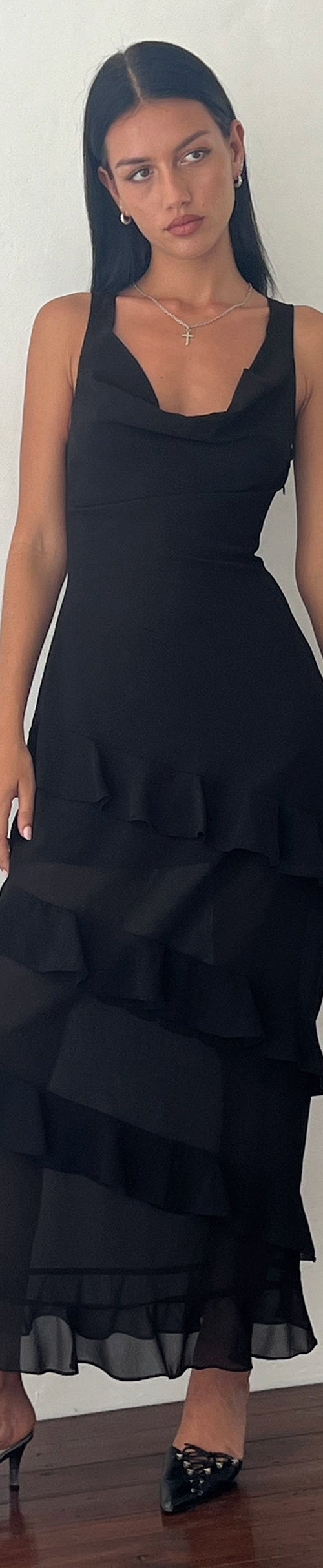 Image of Otna Chiffon-Maxikleid mit Rüschenbesatz in Schwarz