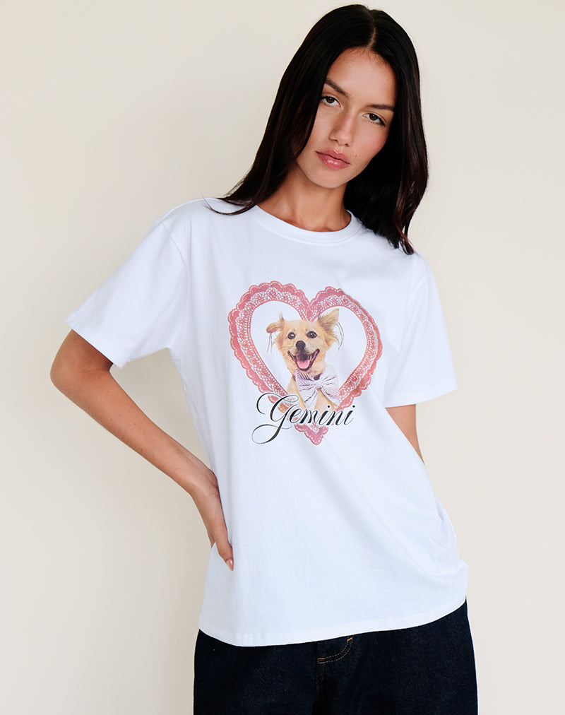 Bild von Oversize Basic Tee in Weiß mit Gemini Motel Pet Print