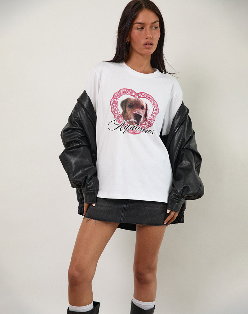 Übergroßes Basic-T-Shirt in Weiß mit Aquarius-Hund-Grafik
