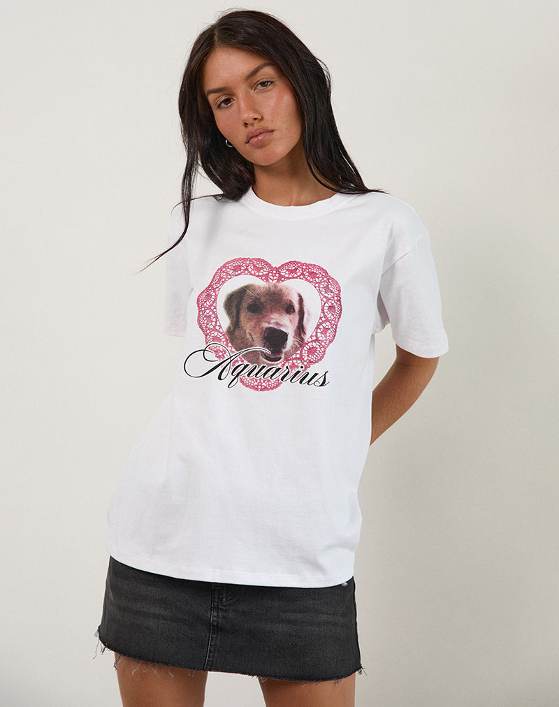 Bild von Oversized Basic Tee in Weiß mit Wassermann-Hund-Grafik