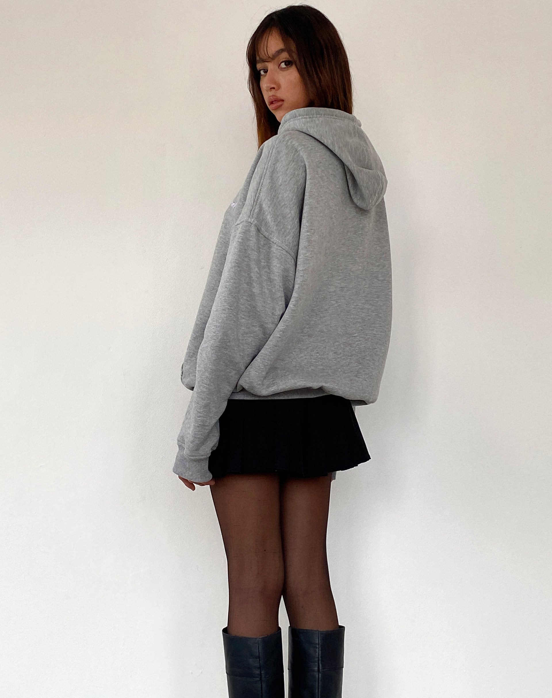 Image of Oversize-Kapuzenpulli aus grauem Mergel mit Motel-Kritzelbestickung