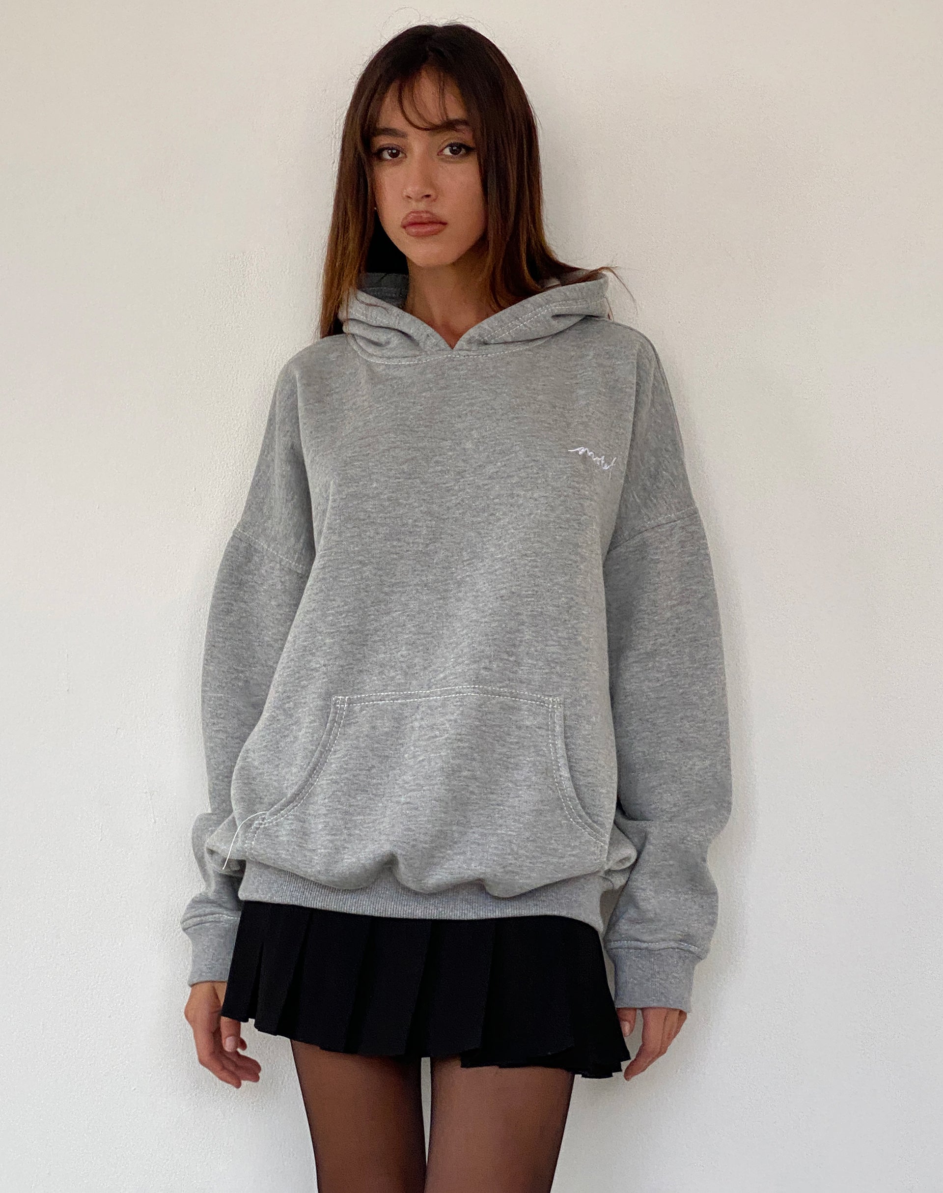 Image of Oversize-Kapuzenpulli aus grauem Mergel mit Motel-Kritzelbestickung