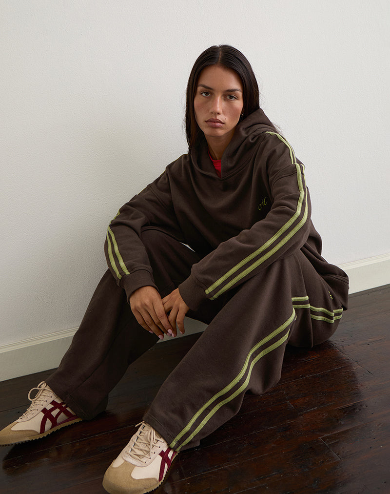 Image of Oze Trackpant in Bitter Chocolate mit grünem Einband und M-Stickerei
