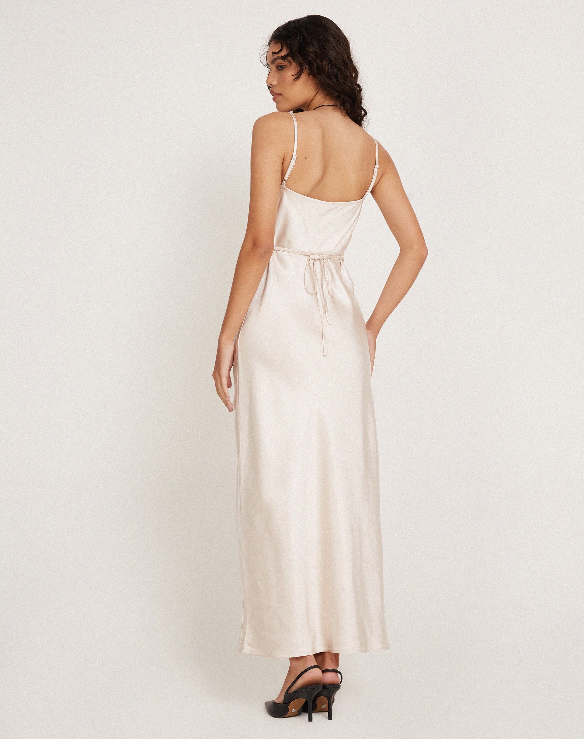 Bild von Padil Midikleid aus Satin mit Perlen in Elfenbein