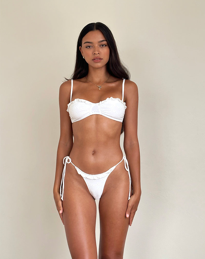 Image of Pafriza Bikini-Oberteil mit Rüschen aus Broderie Weiß
