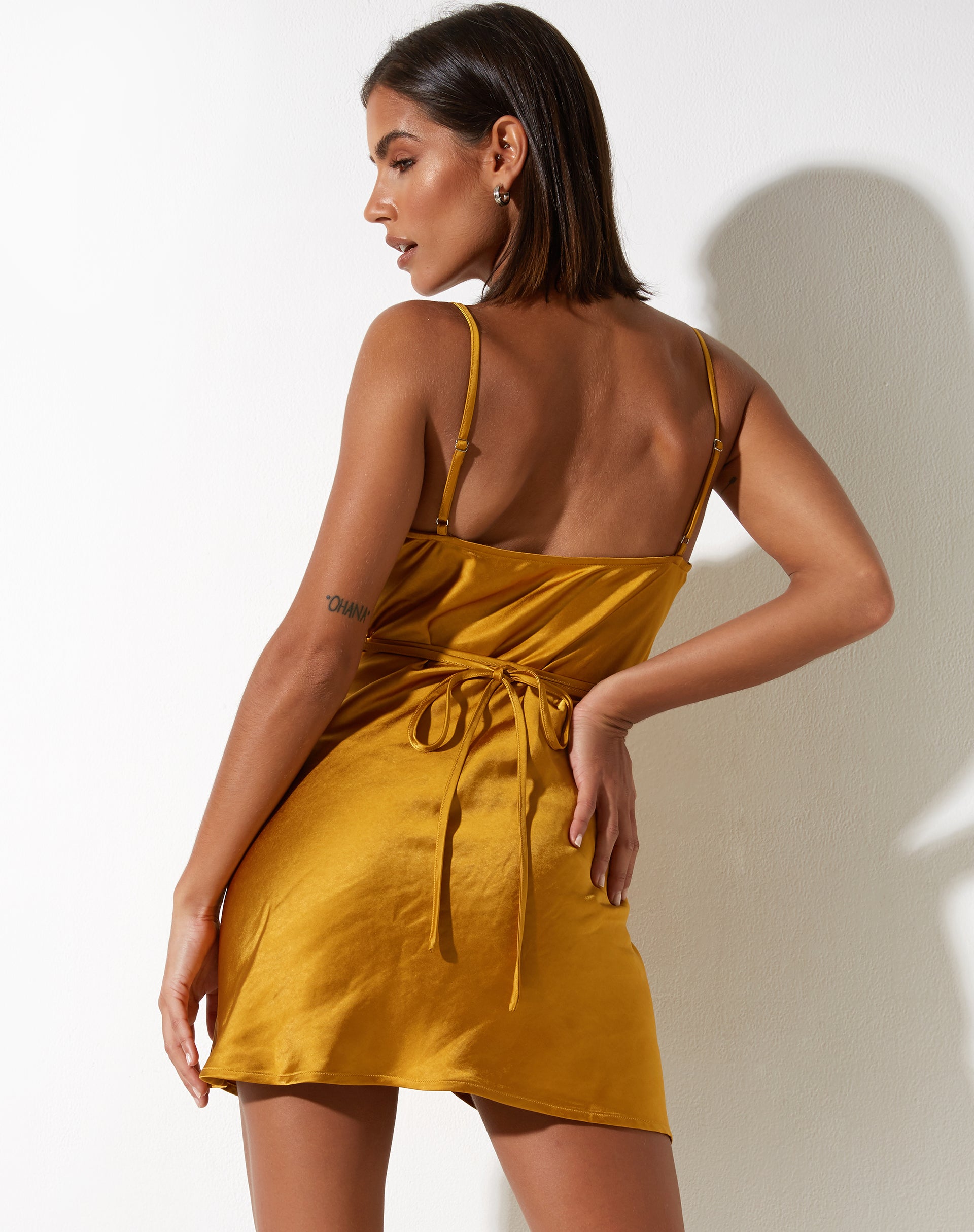 Bild von Paiva Slip Dress in Satin Senf