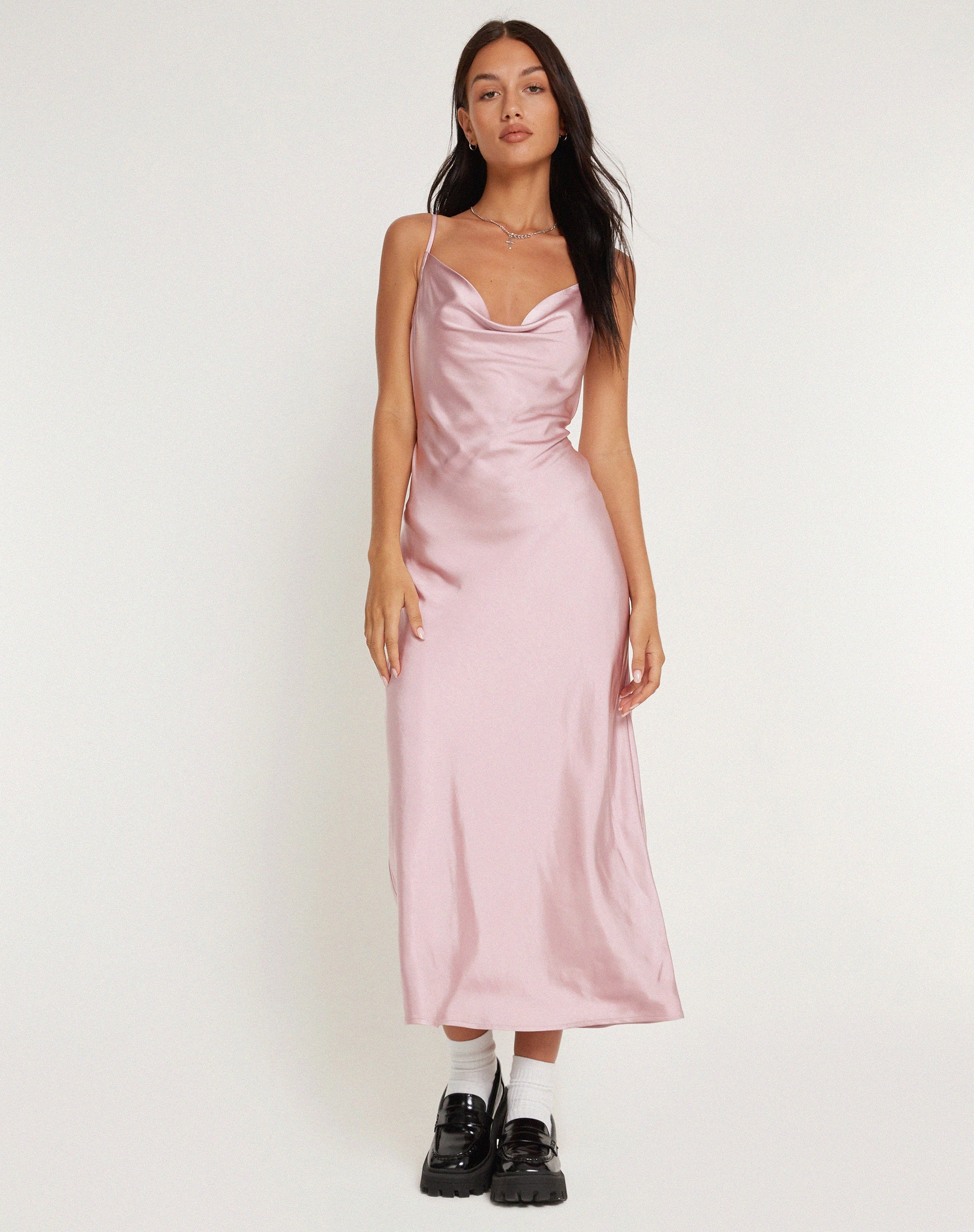 Abbildung: Palasha Midikleid aus Satin in Altrosa