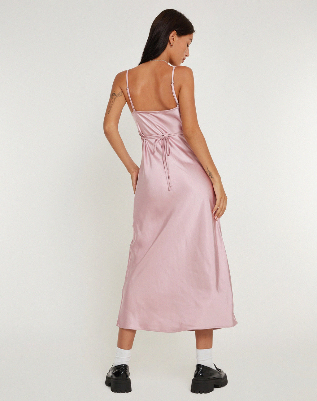 Palasha Midikleid aus Satin in Altrosa