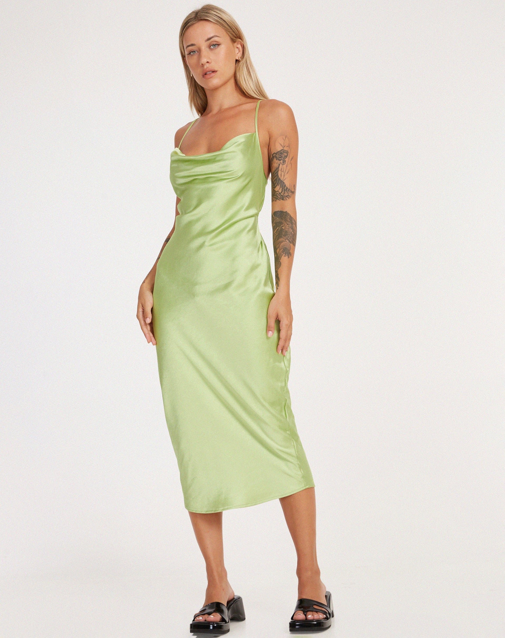 Abbildung von Palasha Midikleid aus Satin in Limonengrün