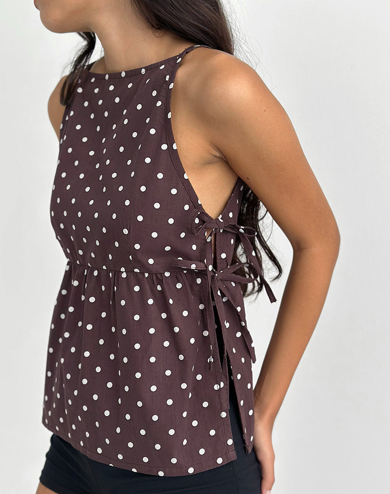 Image of Palsi Tie Side Top in Braun mit mittlerer Polka Weiß