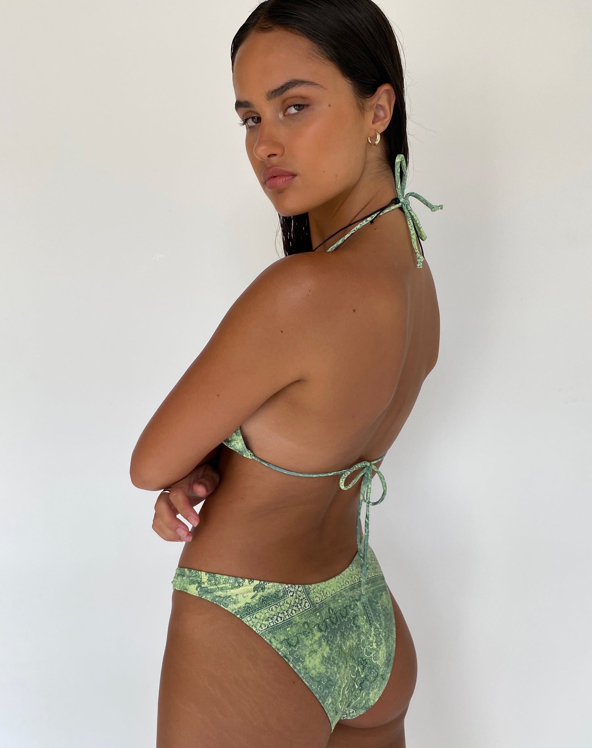 Bild von Pami Bikinioberteil in abstraktem Paisley Grün