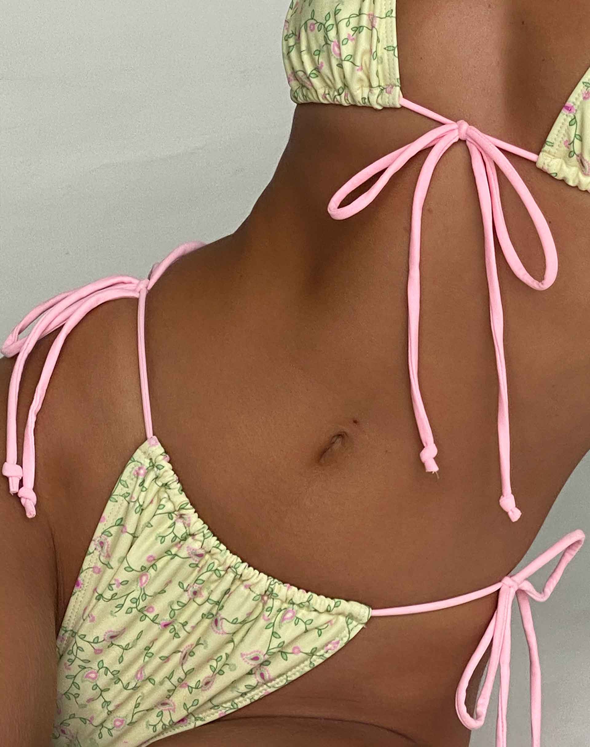 Image of Leyna Bikiniunterteil in Paisley Gelb mit rosa Bindung