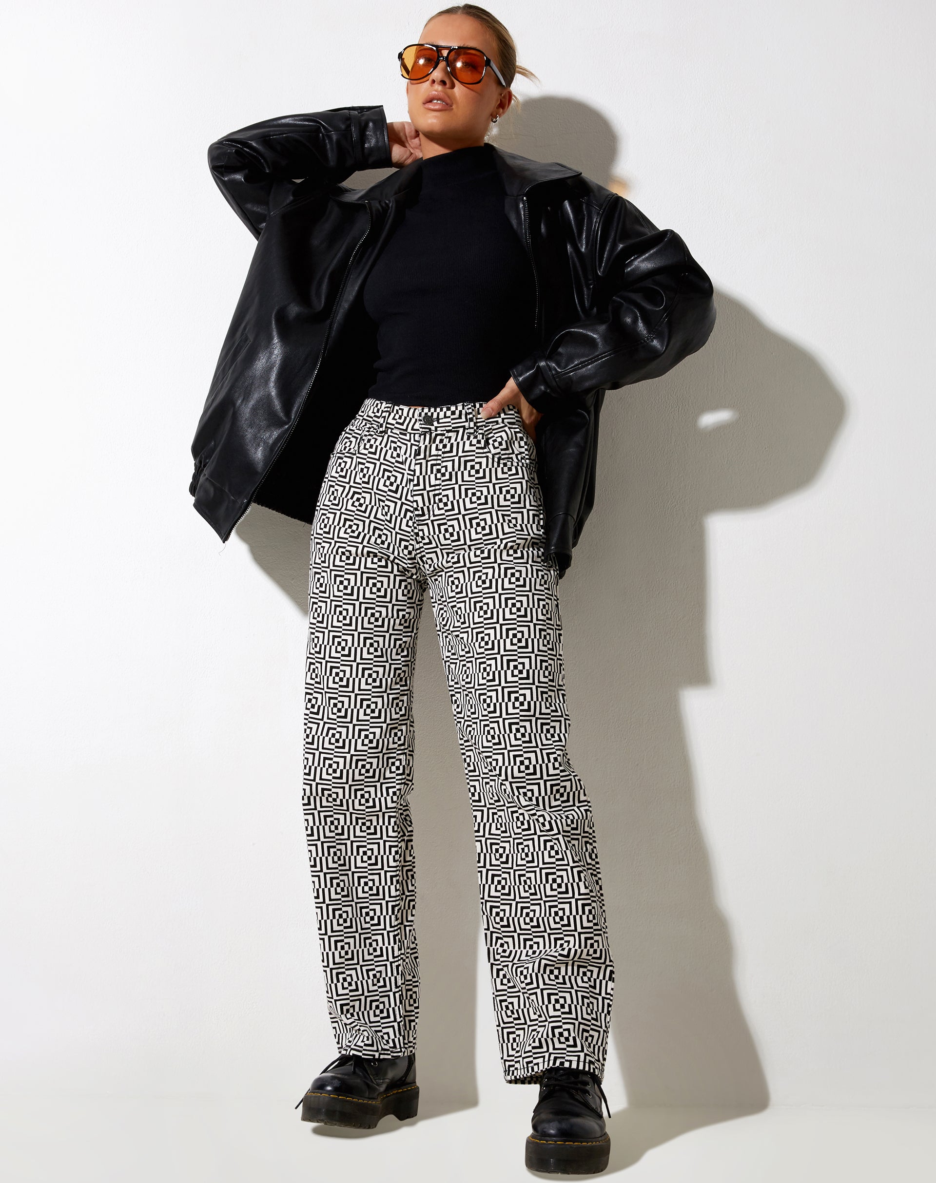 Bild von Parallel Jeans in Optic Square Schwarz und Weiß