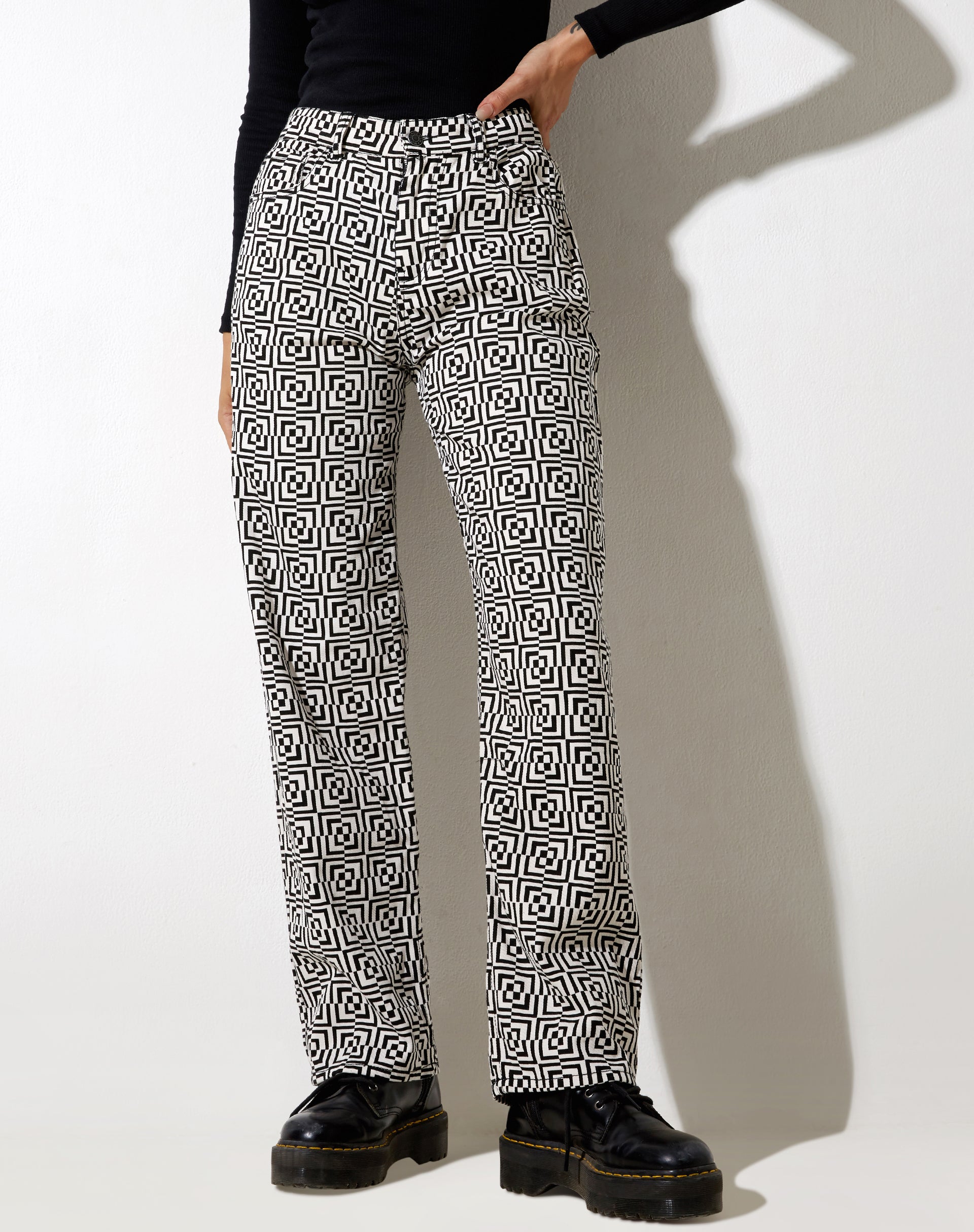 Bild von Parallel Jeans in Optic Square Schwarz und Weiß
