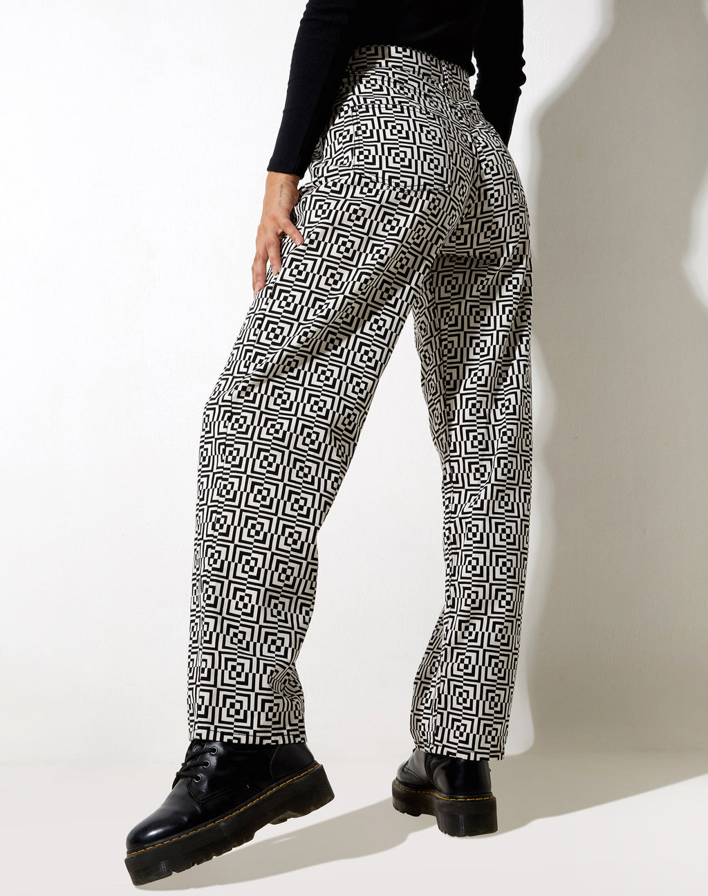 Parallel Jeans in Optic Square Schwarz und Weiß