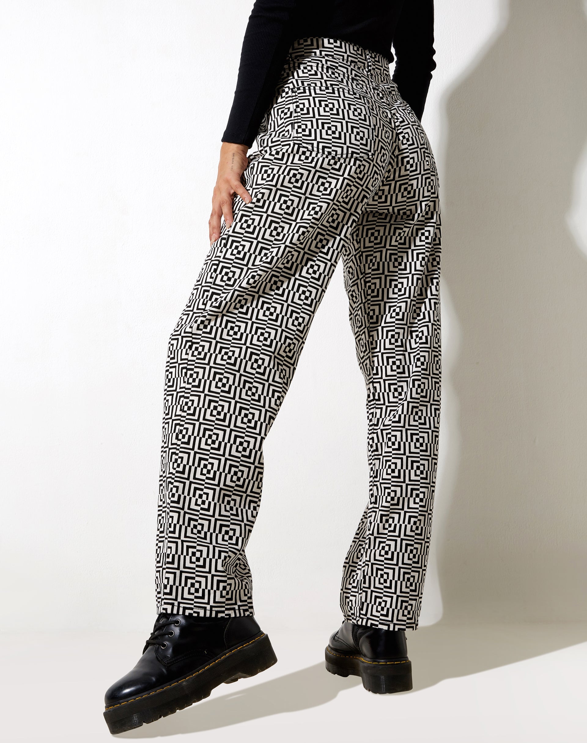 Bild von Parallel Jeans in Optic Square Schwarz und Weiß